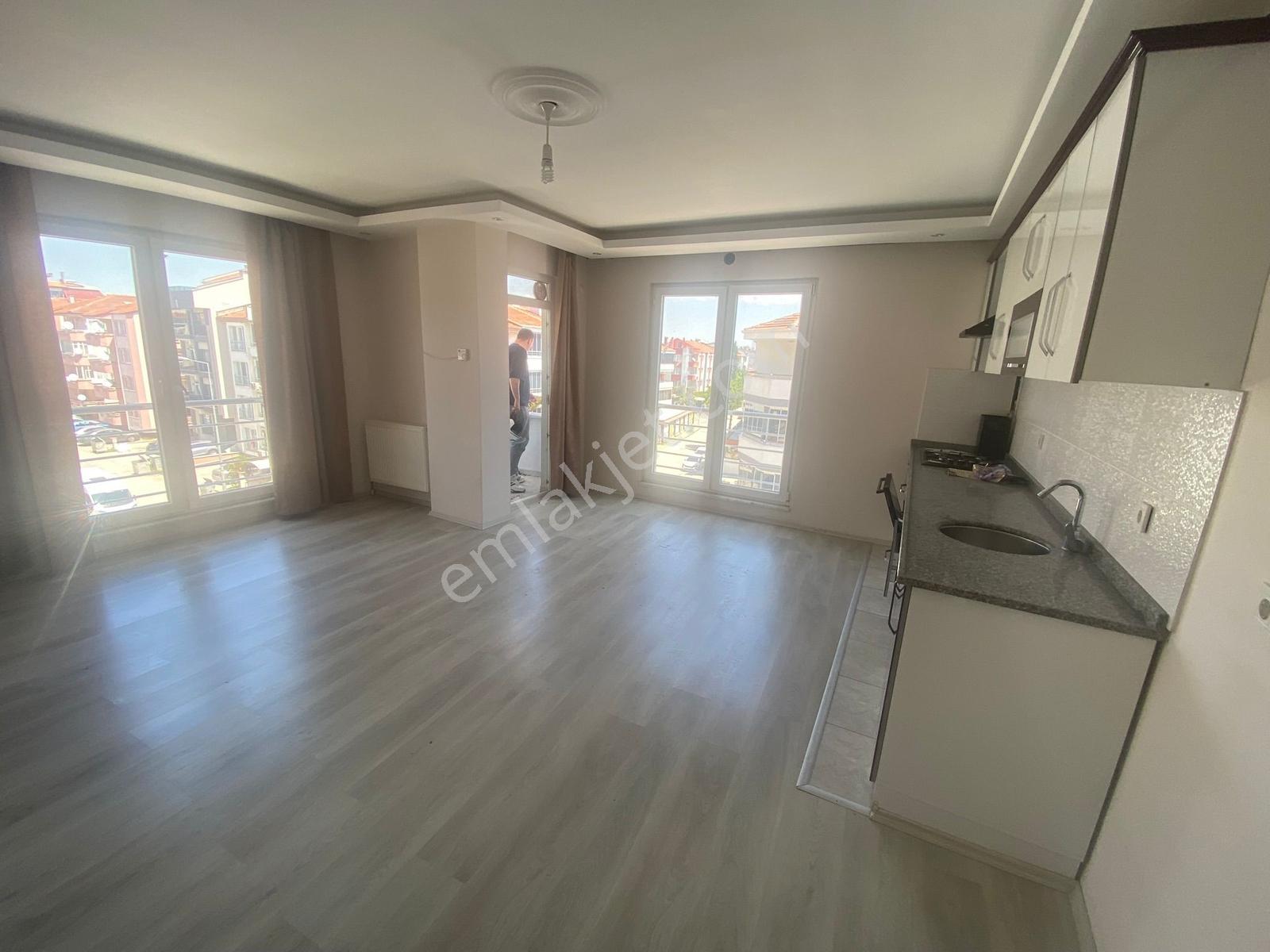 Mir'den Plevne Mah.'de Kiralık 1+1 Daire - 45m² Net - Görsel 9
