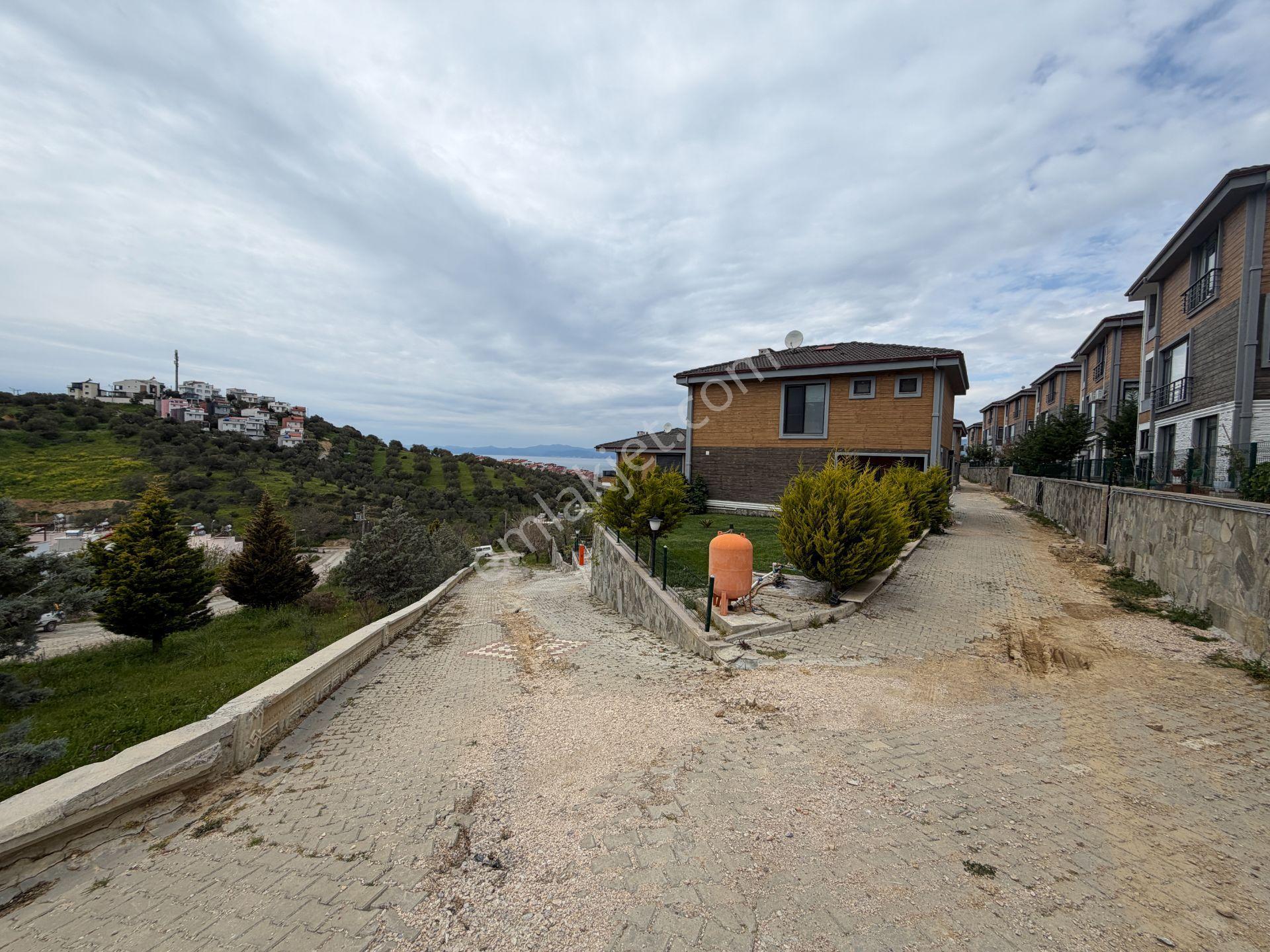 Burhaniye Pelitköy De Satılık Muhtesem Villa.