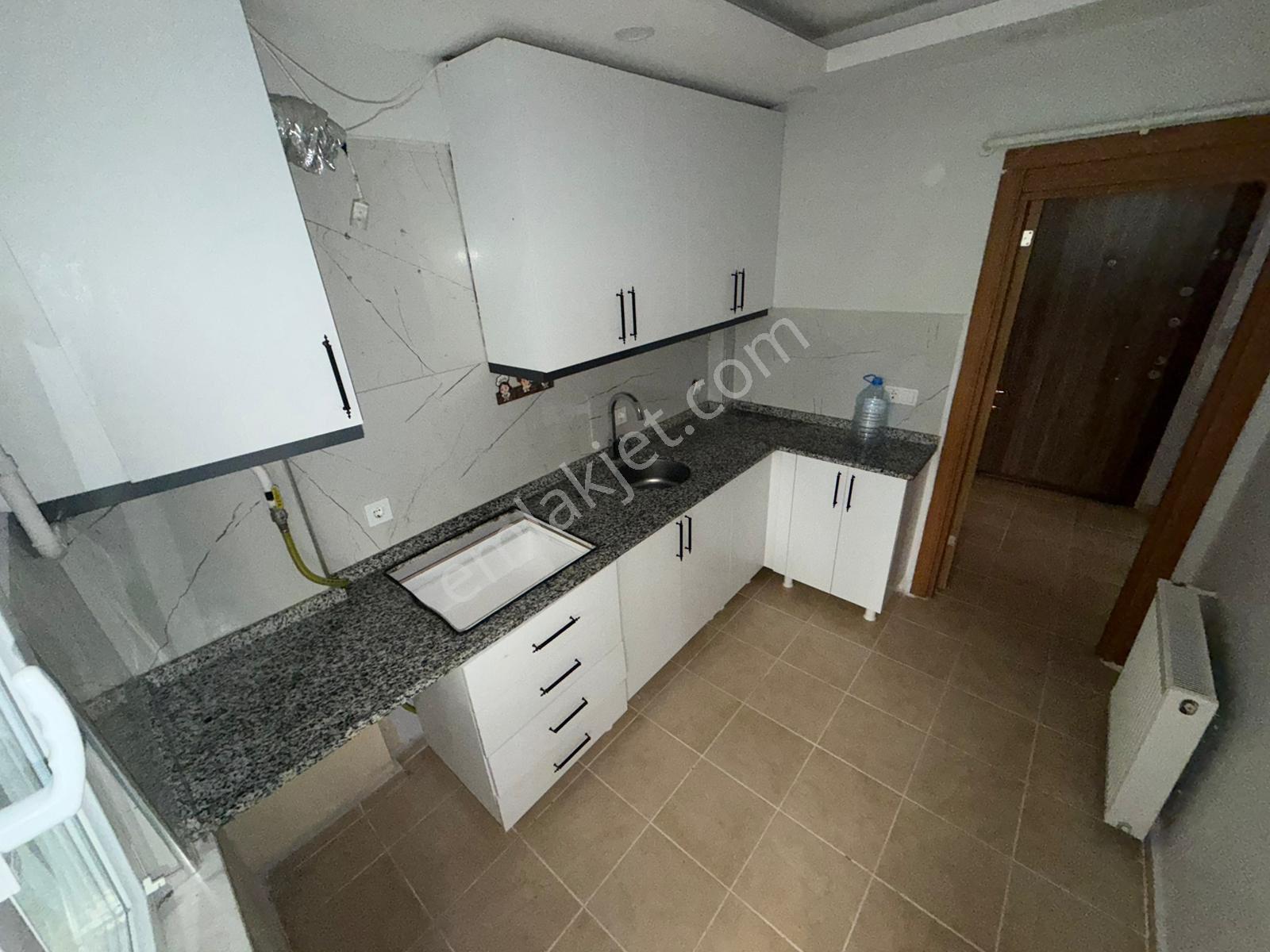 Ak Auto Gayrimenkul'dan Tekirdağ Süleymanpaşa Hürriyet Mahallesi Kiralık 2+1 Daire - Görsel 9