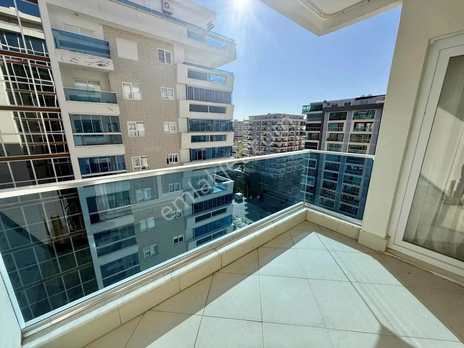 Mahmutlar Yekta Towers'ta 10. Kat Eşyalı 2+1 Köşe Daire - Görsel 2