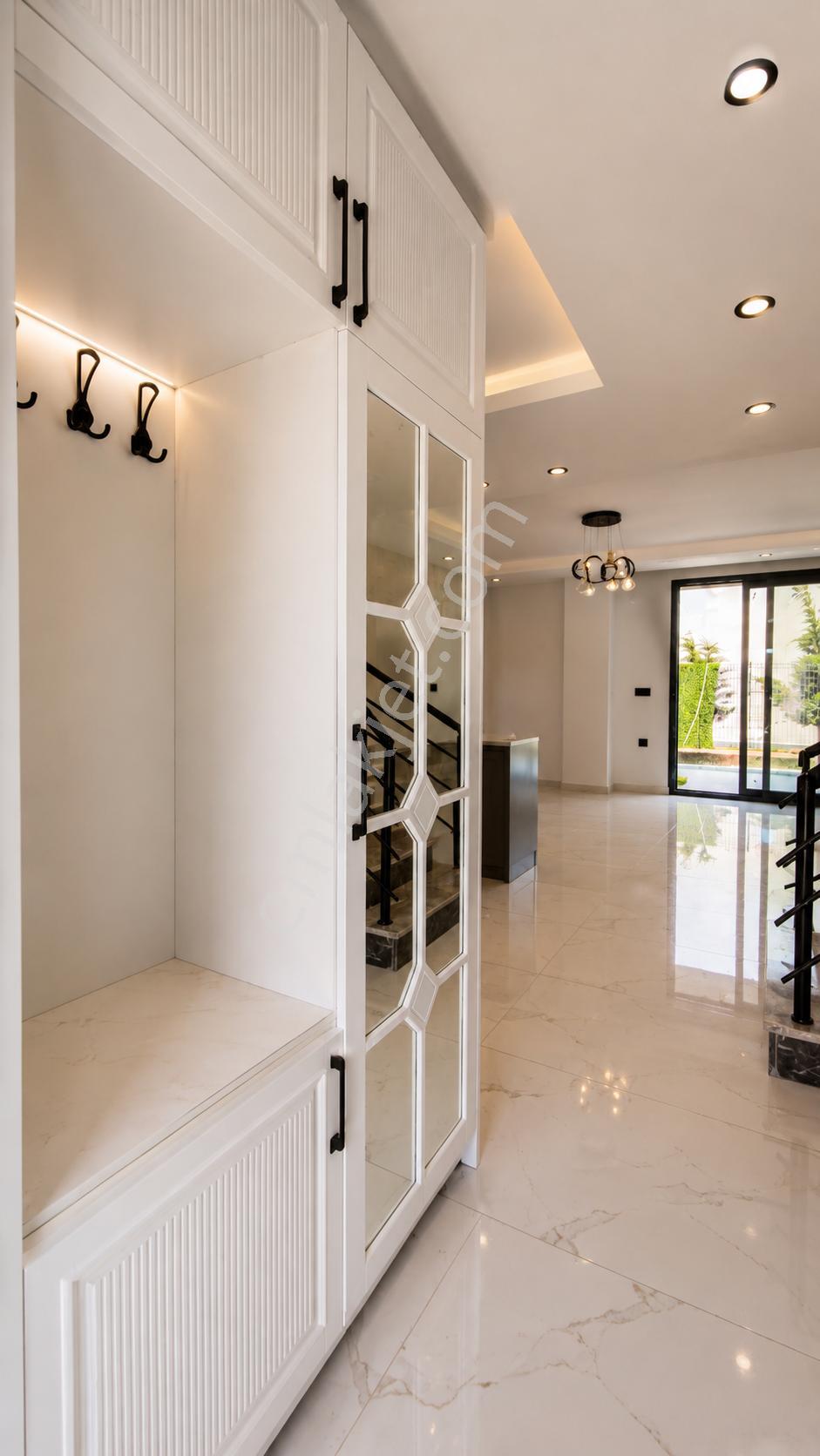 No:10 Gayrimenkul'den Denize Yürüme Mesafesinde Premium İşçilikli 3+1 Tripleks Villa - Görsel 18