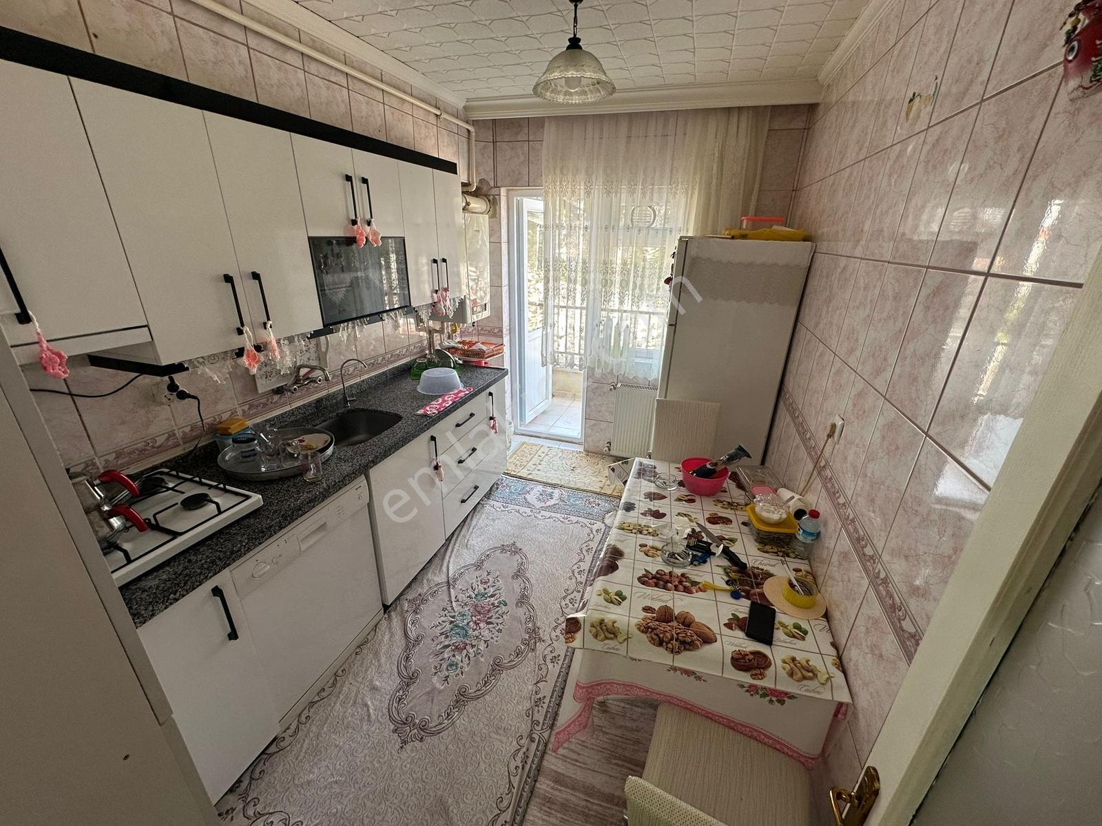 Selçuklu Mah'de Kat Konumunda(altında Daire) 3+1 Genç Binada - Görsel 11