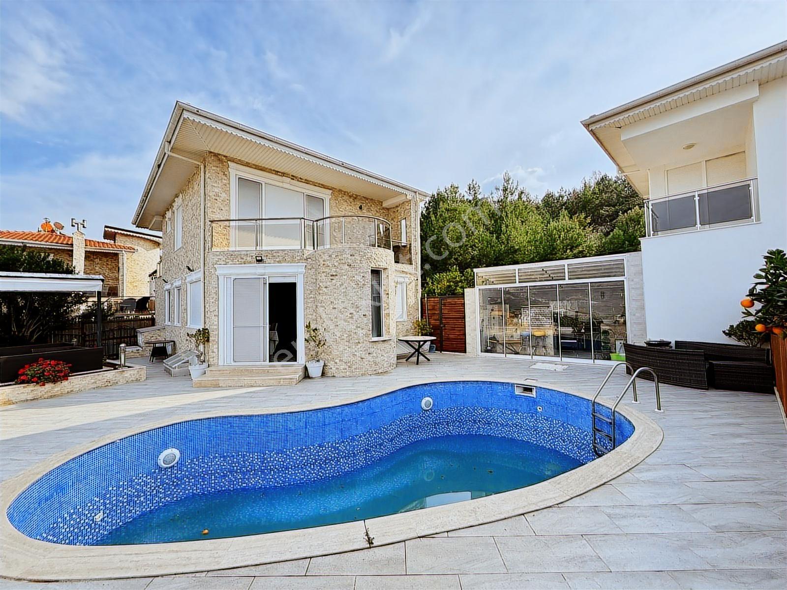 Alanya Kargıcakta Konforun Buluştuğu Müstakil Triplex 5+1 Villa