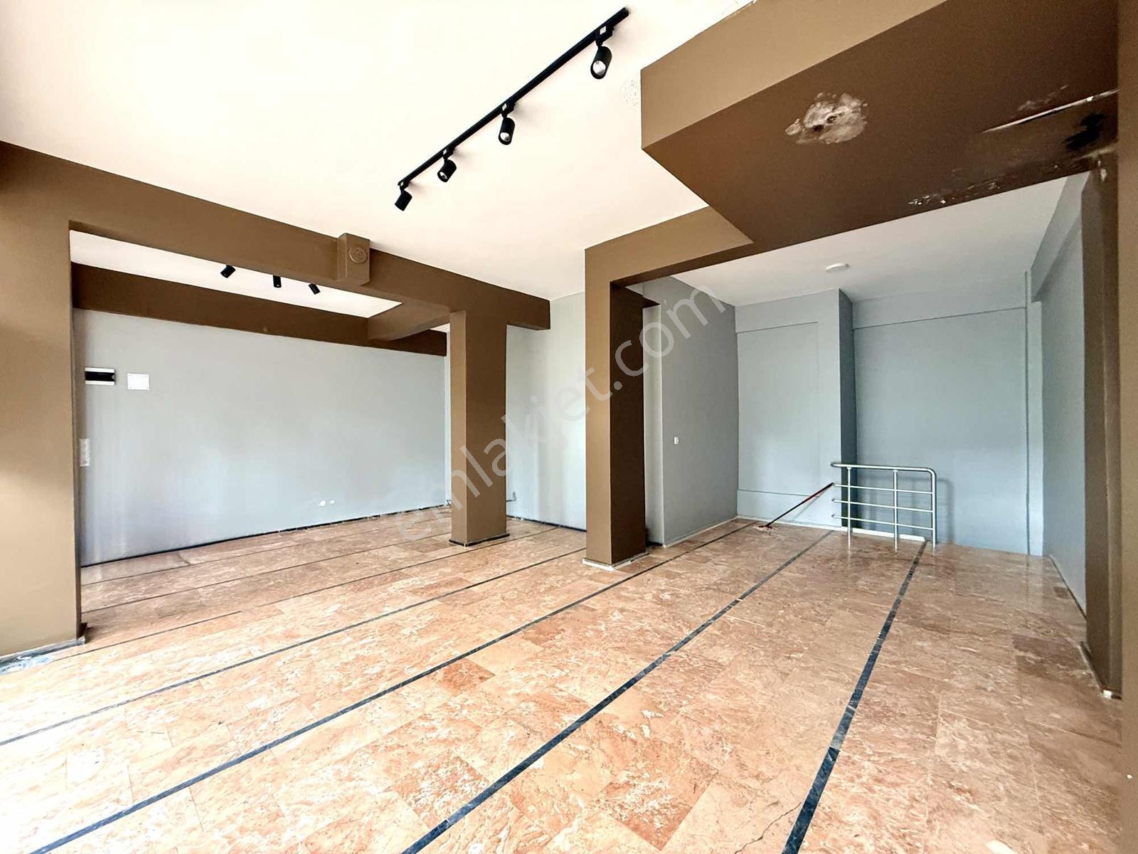 Atakent'te Merkezi Konumda 160 M2 Kiralık Depolu Dükkan - Görsel 4