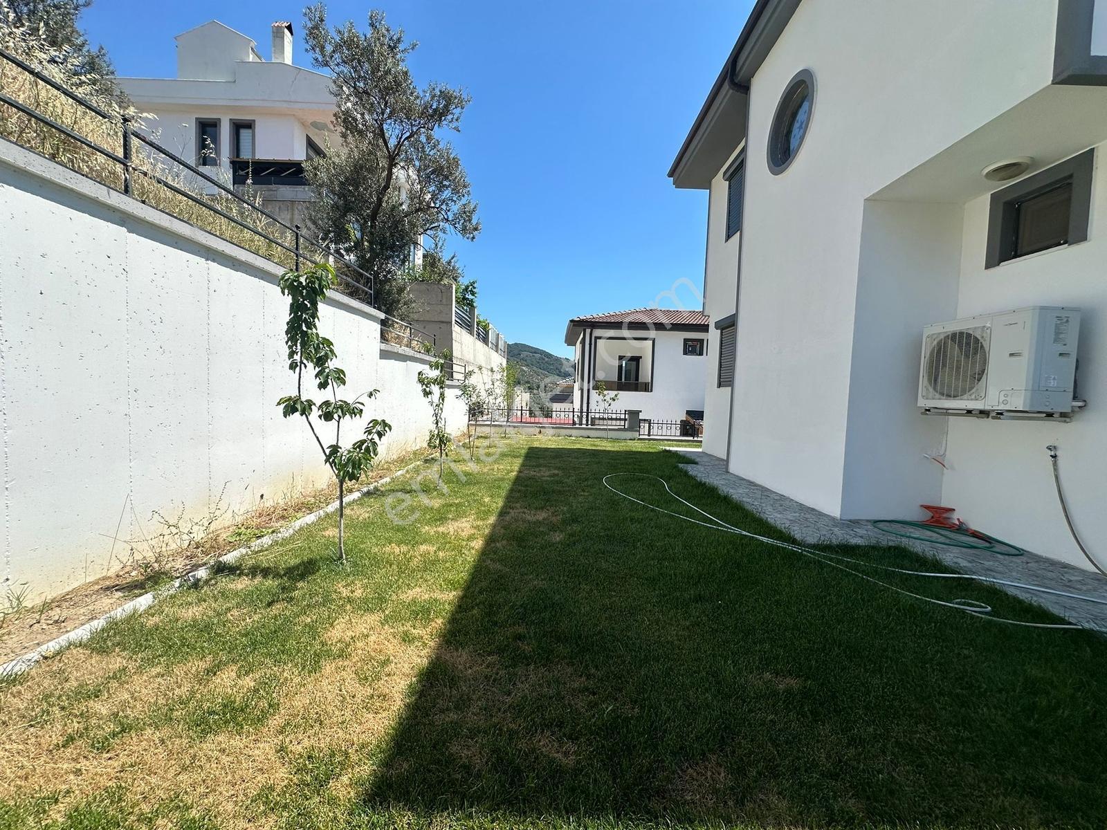 Kavuşturan'dan Satılık Güre Kavurmacılar Yolunda Manzarlı Villa - Görsel 17