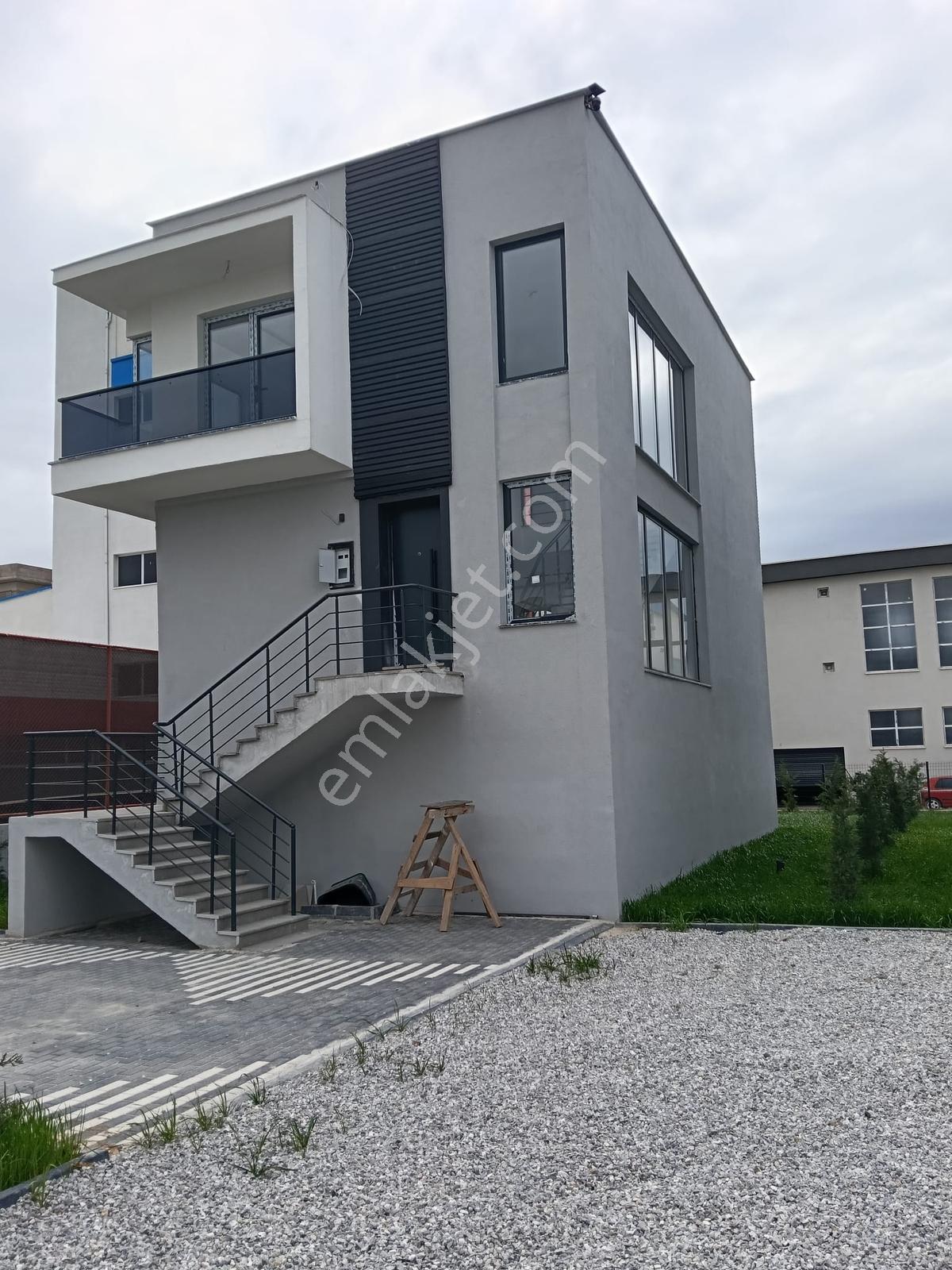 Yeni Bağlıca'da Satılık 4+2 Sıfır Villa