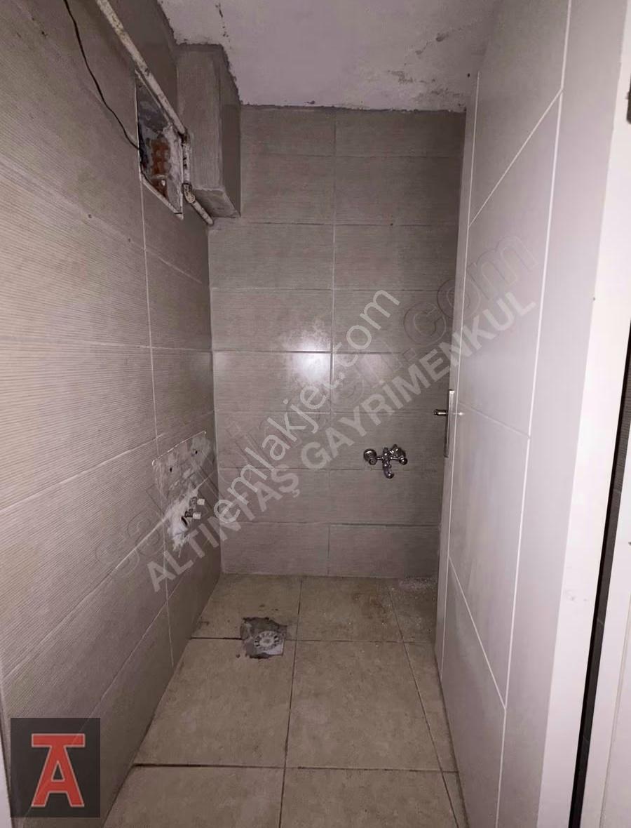 Ahi Elvan Caddesine Paralel Tabela Değeri Yüksek Geniş Dükkan - Görsel 9