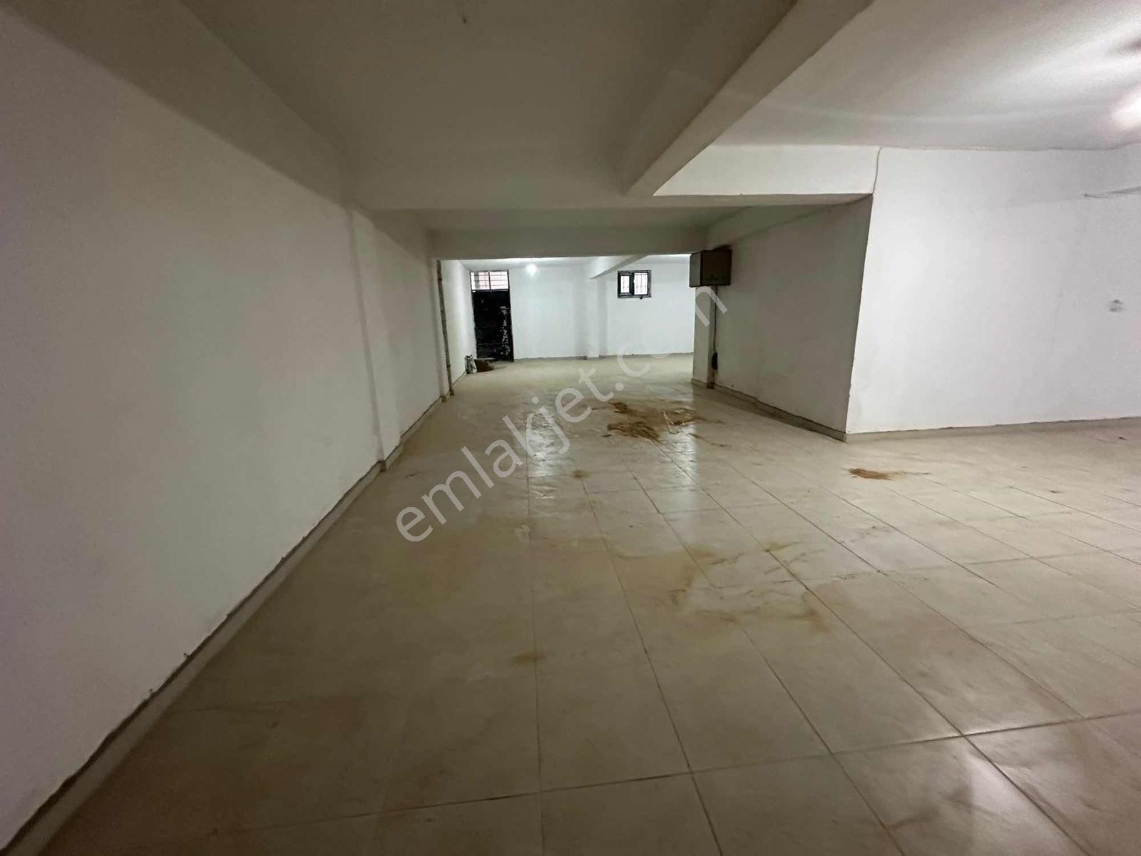 270m2 Kiralık Dükkan Araç Giriş Çıkışına Uygun
