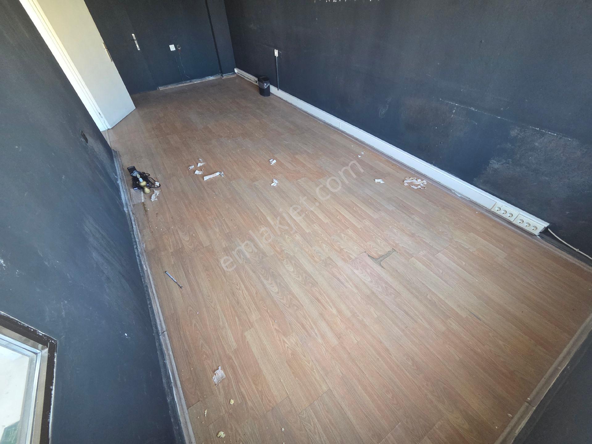Bornova Metro Yakını Merkezde 1+1 Kiralık Ofis - Görsel 18
