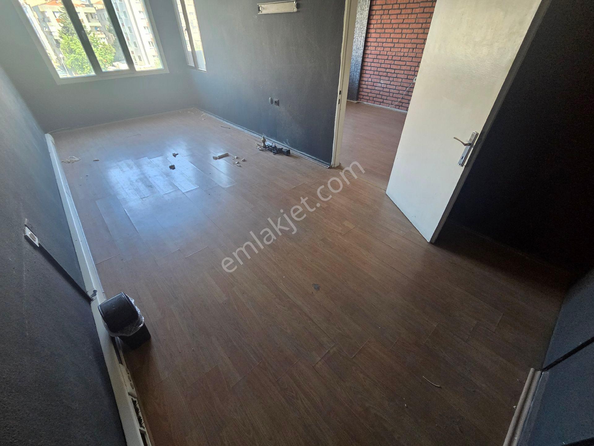 Bornova Metro Yakını Merkezde 1+1 Kiralık Ofis - Görsel 15