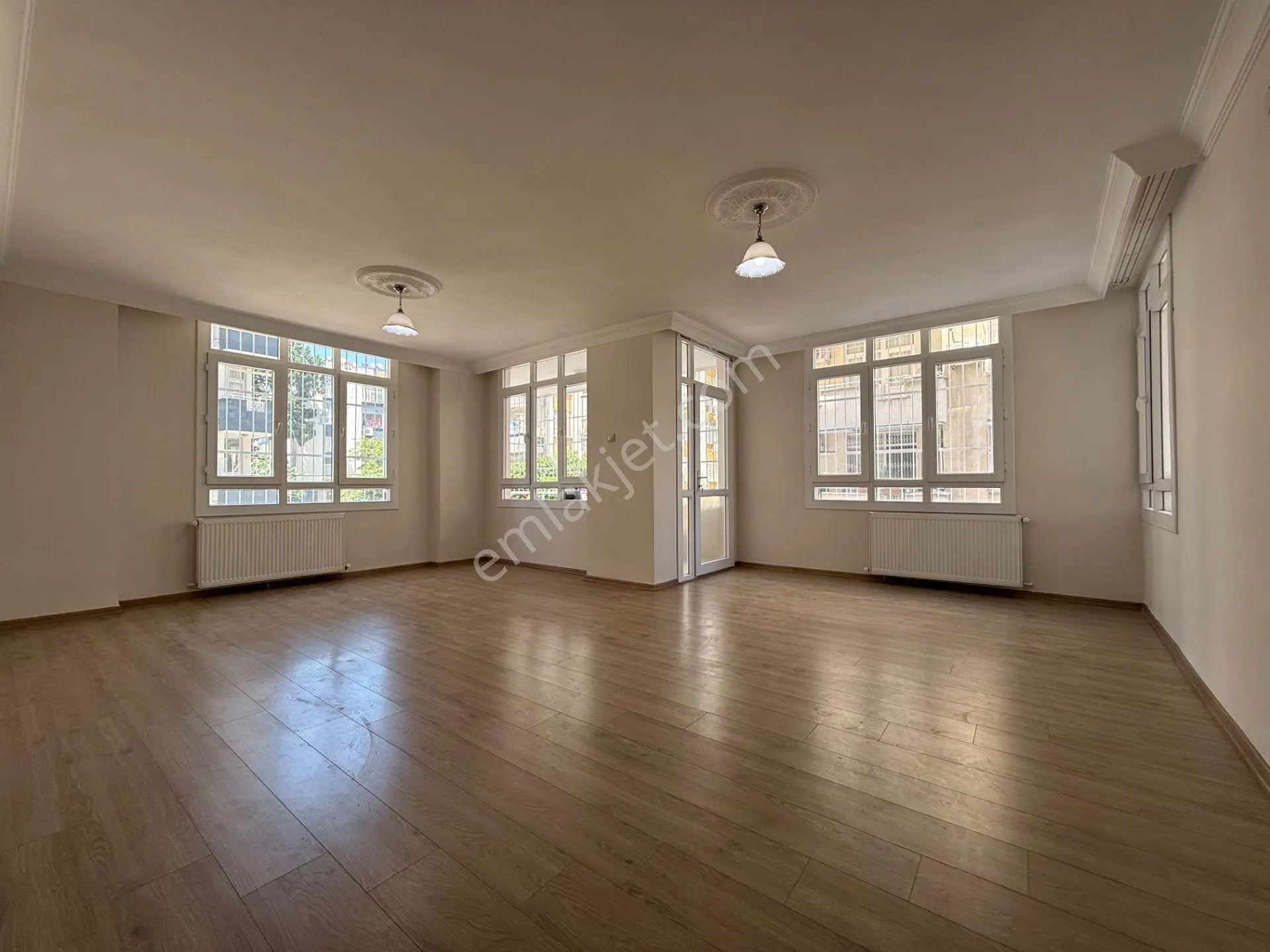 Yeşilyurt Mah. Barajyolu Yakını 3+1 180 M2 Doğalgazlı Hasarsız Satılık Daire
