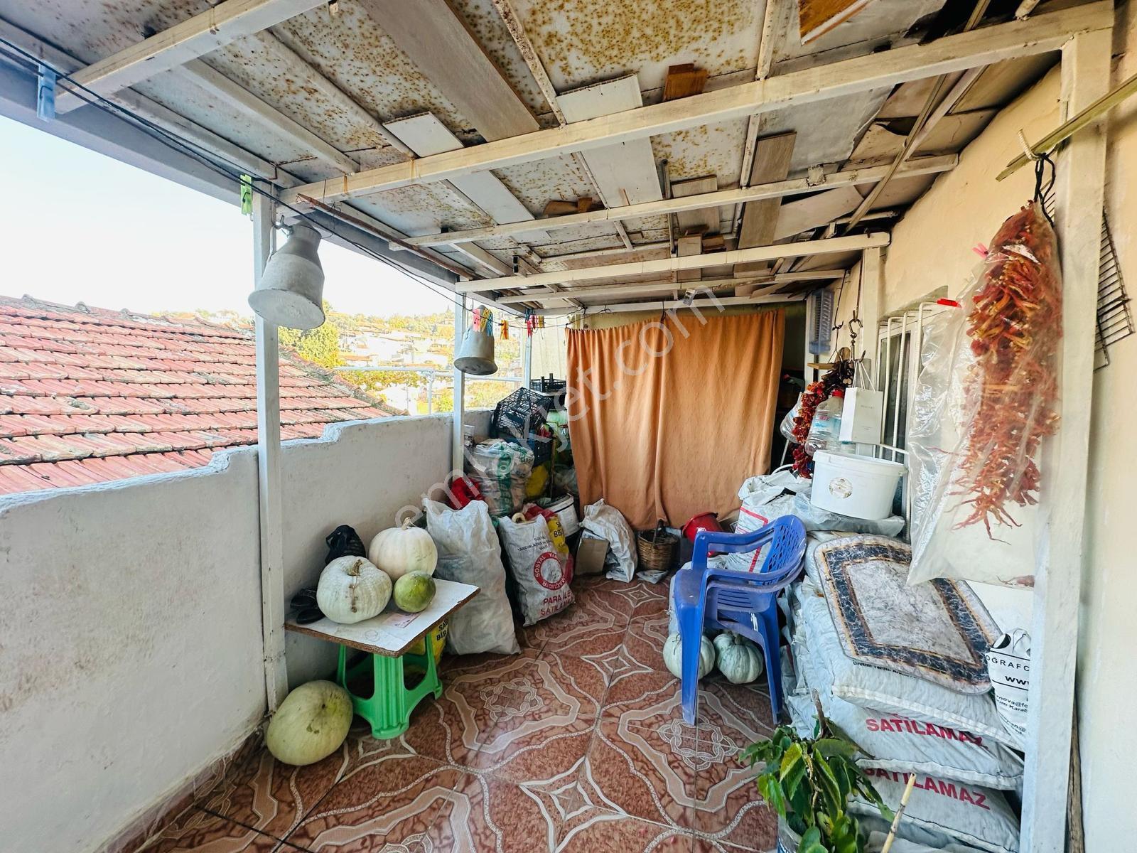 Tire Satılık Müstakil Ev İki Katlı En Üstte Terası Mevcut Esyalı Verilecek - Görsel 10