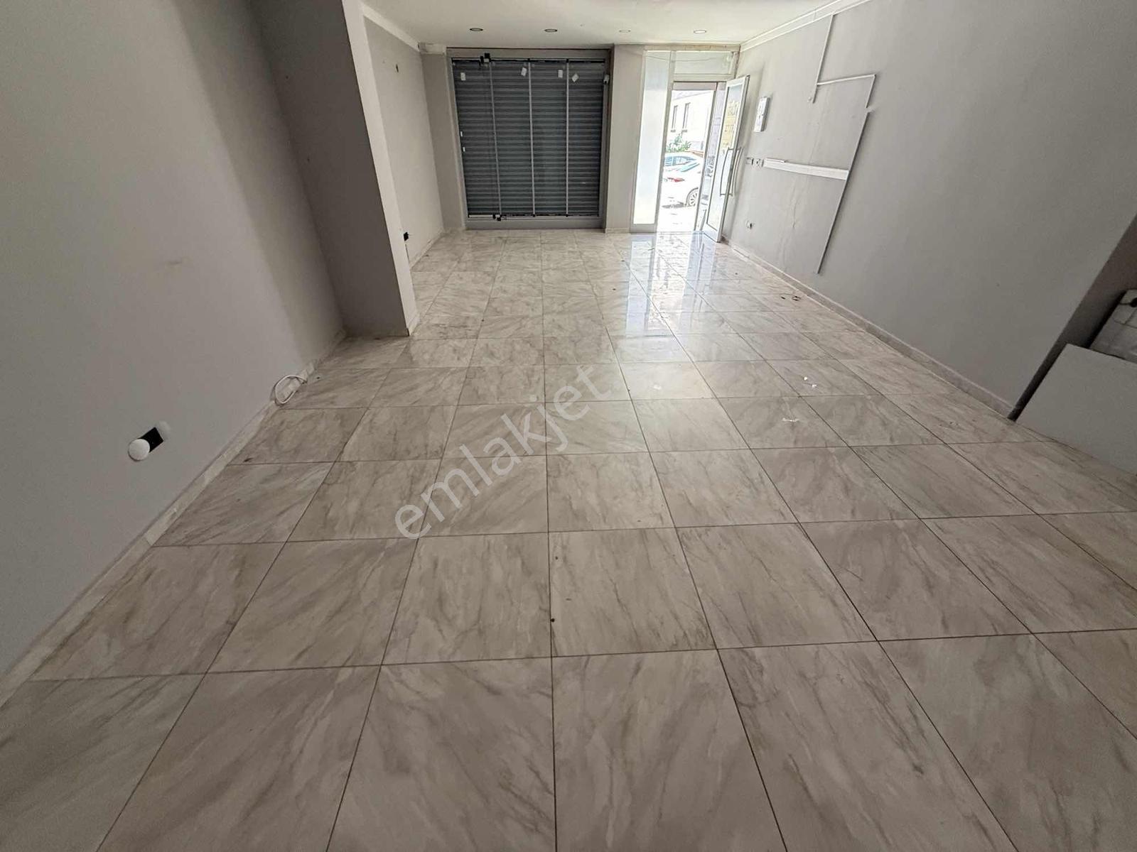 Beylikdüzü Kavaklıda Kiralık 75 M2 Düz Giriş Dükkan - Görsel 2