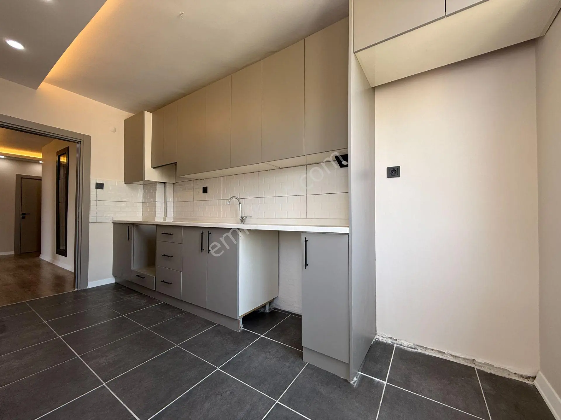 Toros Mah. Mavi Bulvarda. 3+1 150 M2 Full Yapılı Masrafsız Satılık Daire - Görsel 3