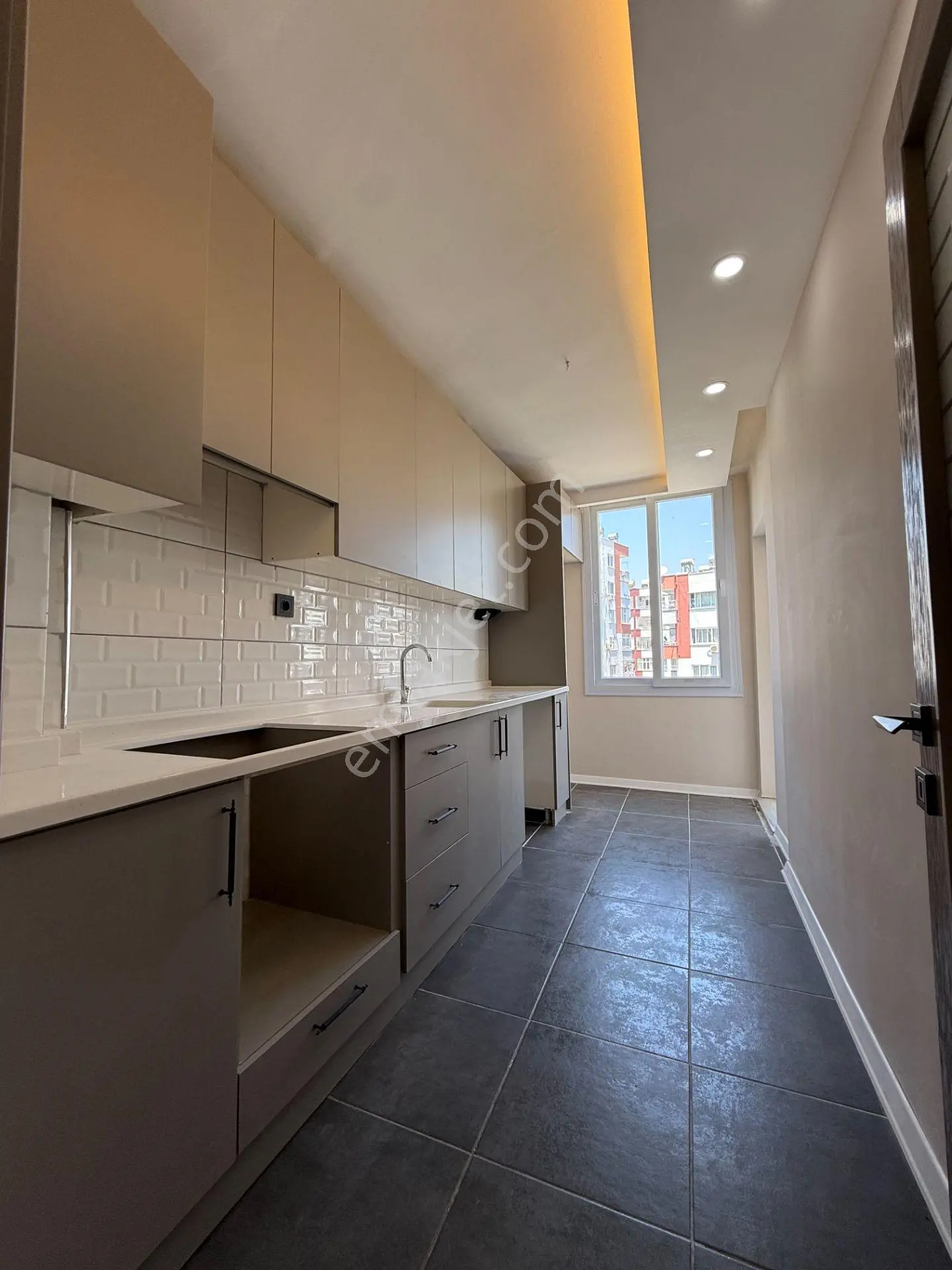 Toros Mah. Mavi Bulvarda. 3+1 150 M2 Full Yapılı Masrafsız Satılık Daire - Görsel 4