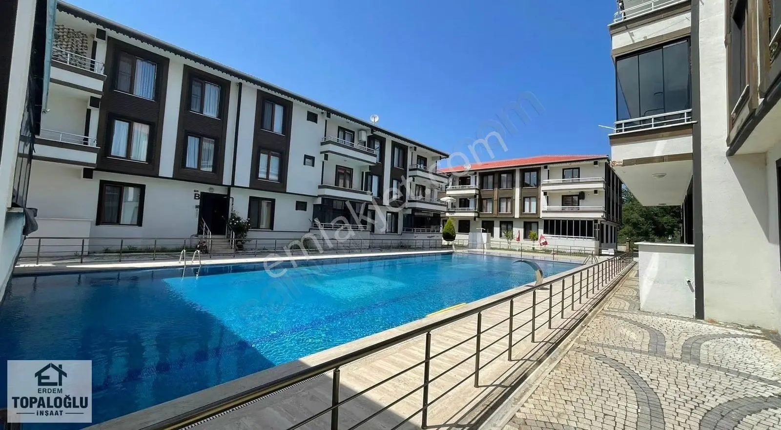 Karasu Merkezde Havuzlu Sitede Kiralık Boş 1+1 Daire - Görsel 3