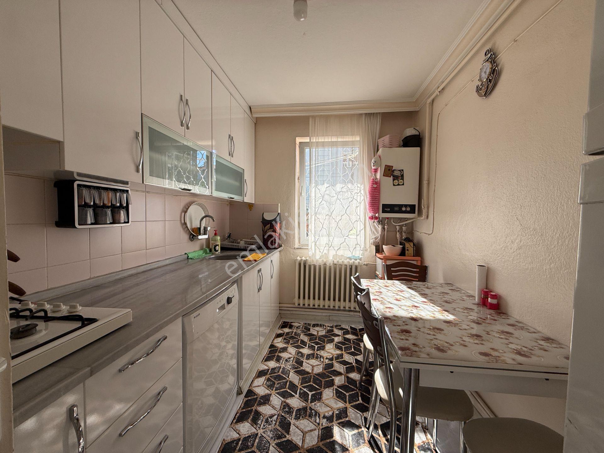 Mimar Sinanda Satılık 2+1 Düz Giriş Bakımlı Daire