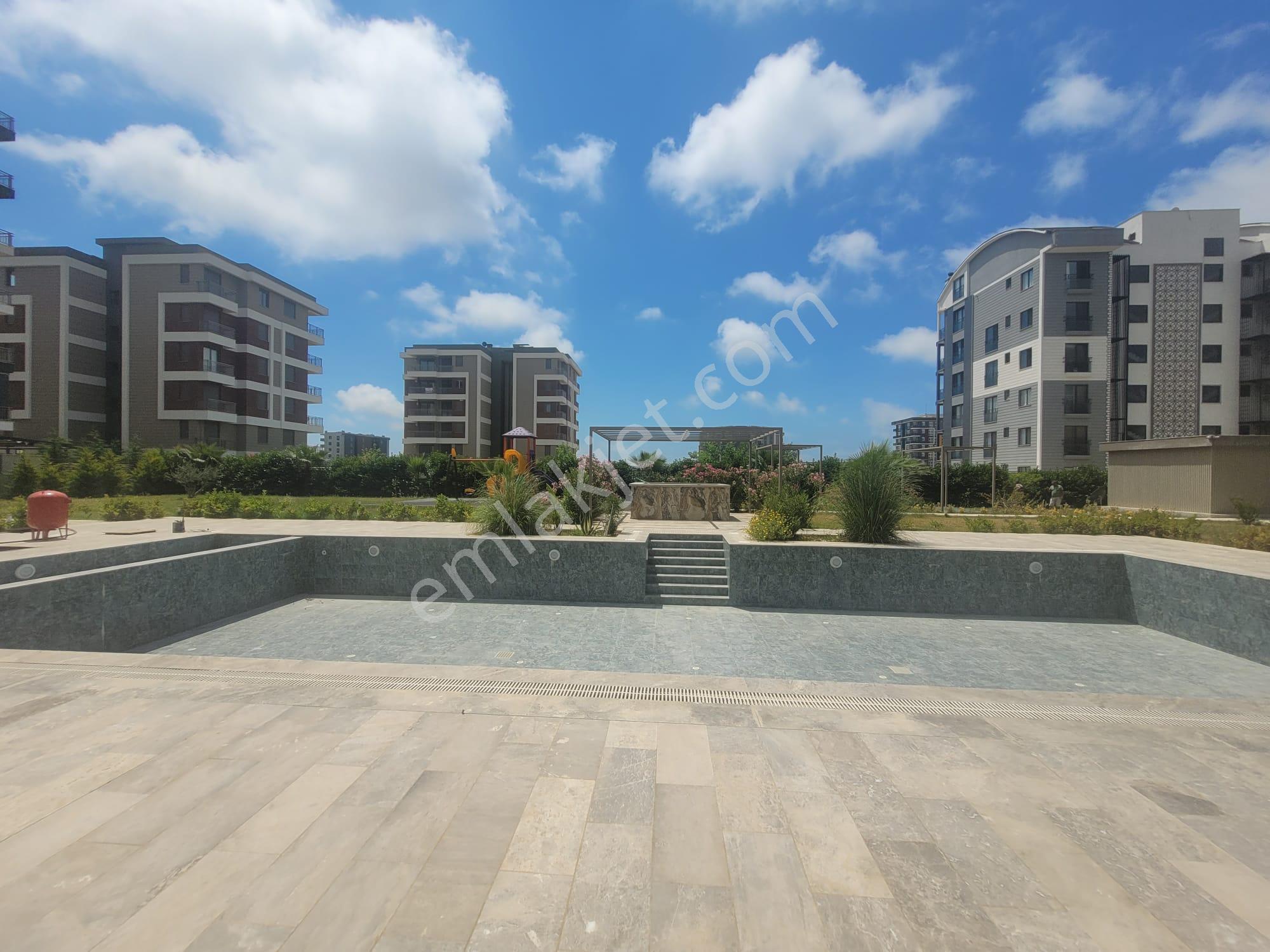 Altıntaş'ta 2+1, Havuzlu Site, Kapalı Otoparklı Kiralık Daire