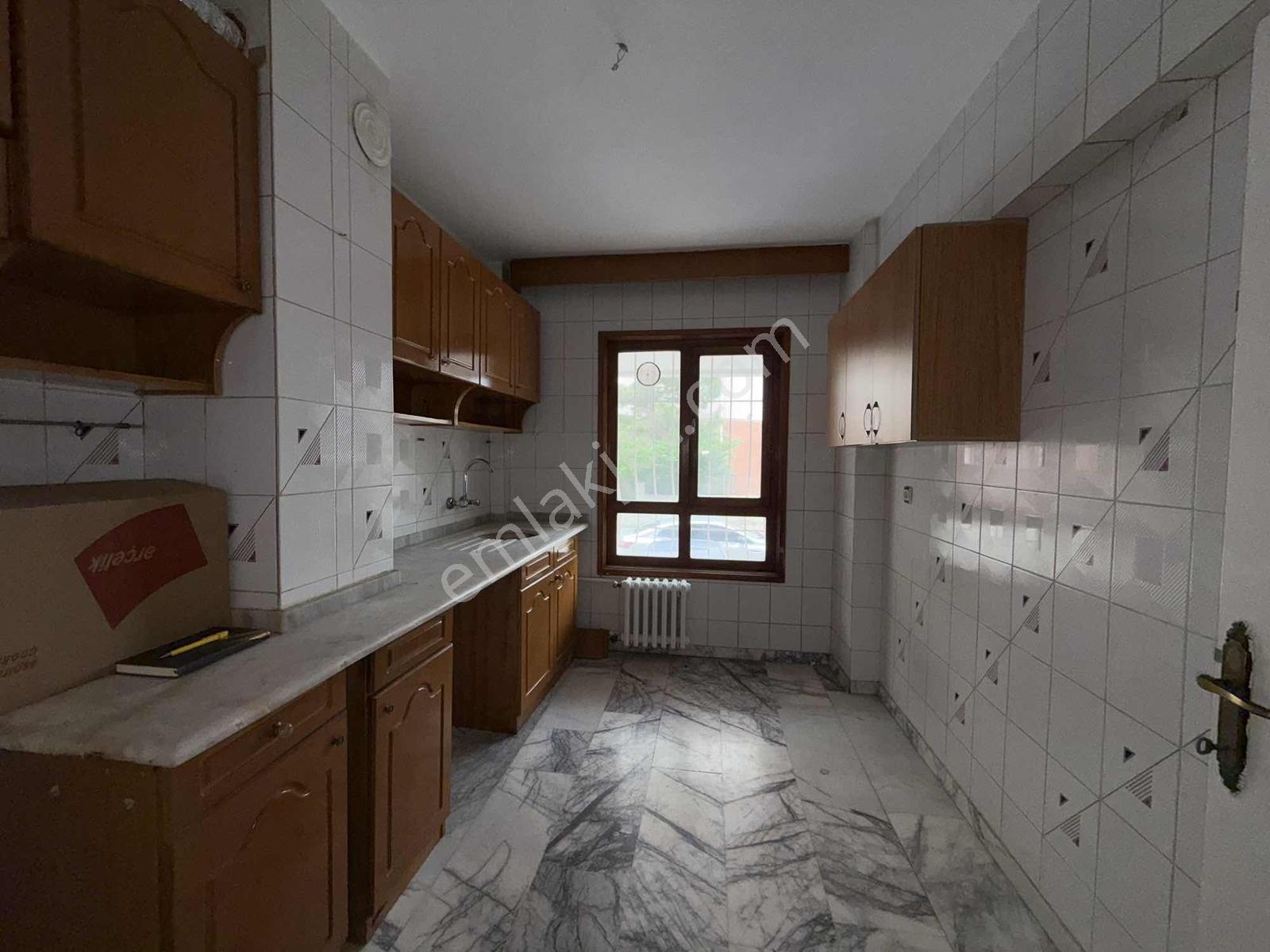 Emakstan / Dikmen Yıldızı Sok./iyi Lokasyonda/3+1 Kiralık - Görsel 16