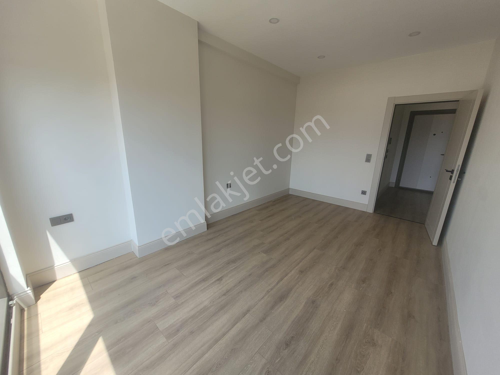 Altıntaş'ta Havuzlu Site De Kapalı Otoparklı 1+1 Kiralık - Görsel 6
