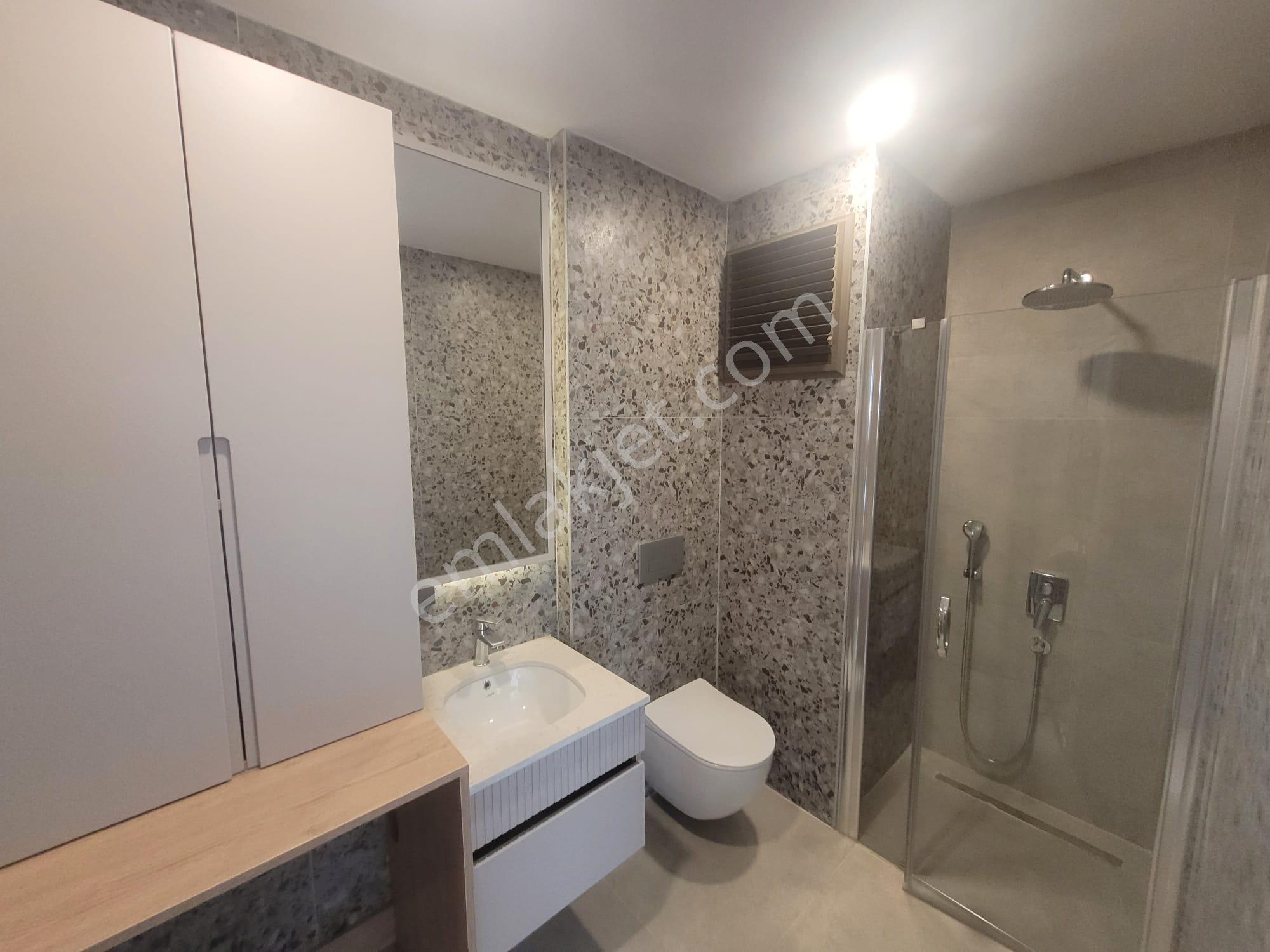 Altıntaş'ta Havuzlu Site De Kapalı Otoparklı 1+1 Kiralık - Görsel 10