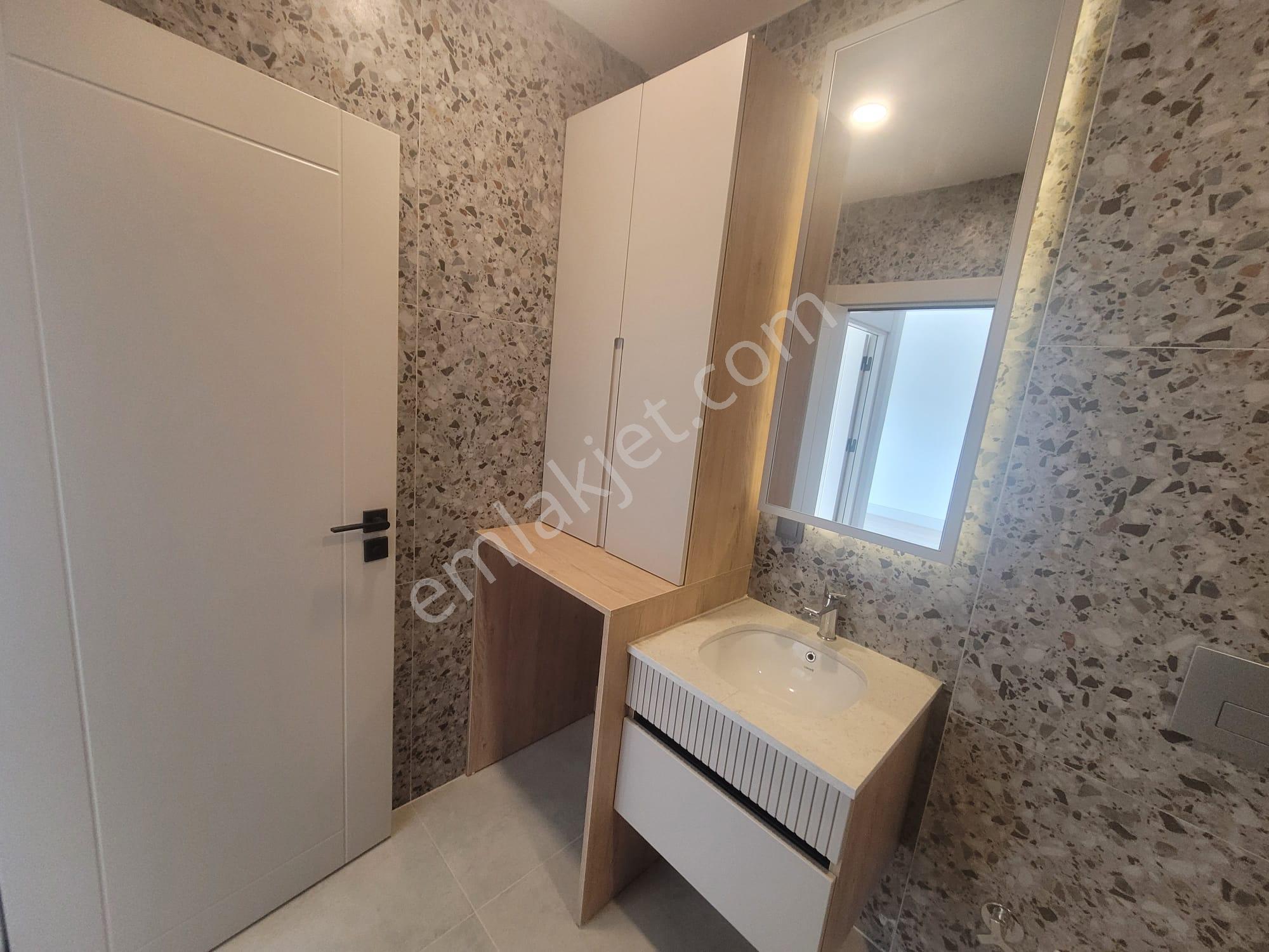 Altıntaş'ta Havuzlu Site De Kapalı Otoparklı 1+1 Kiralık - Görsel 9