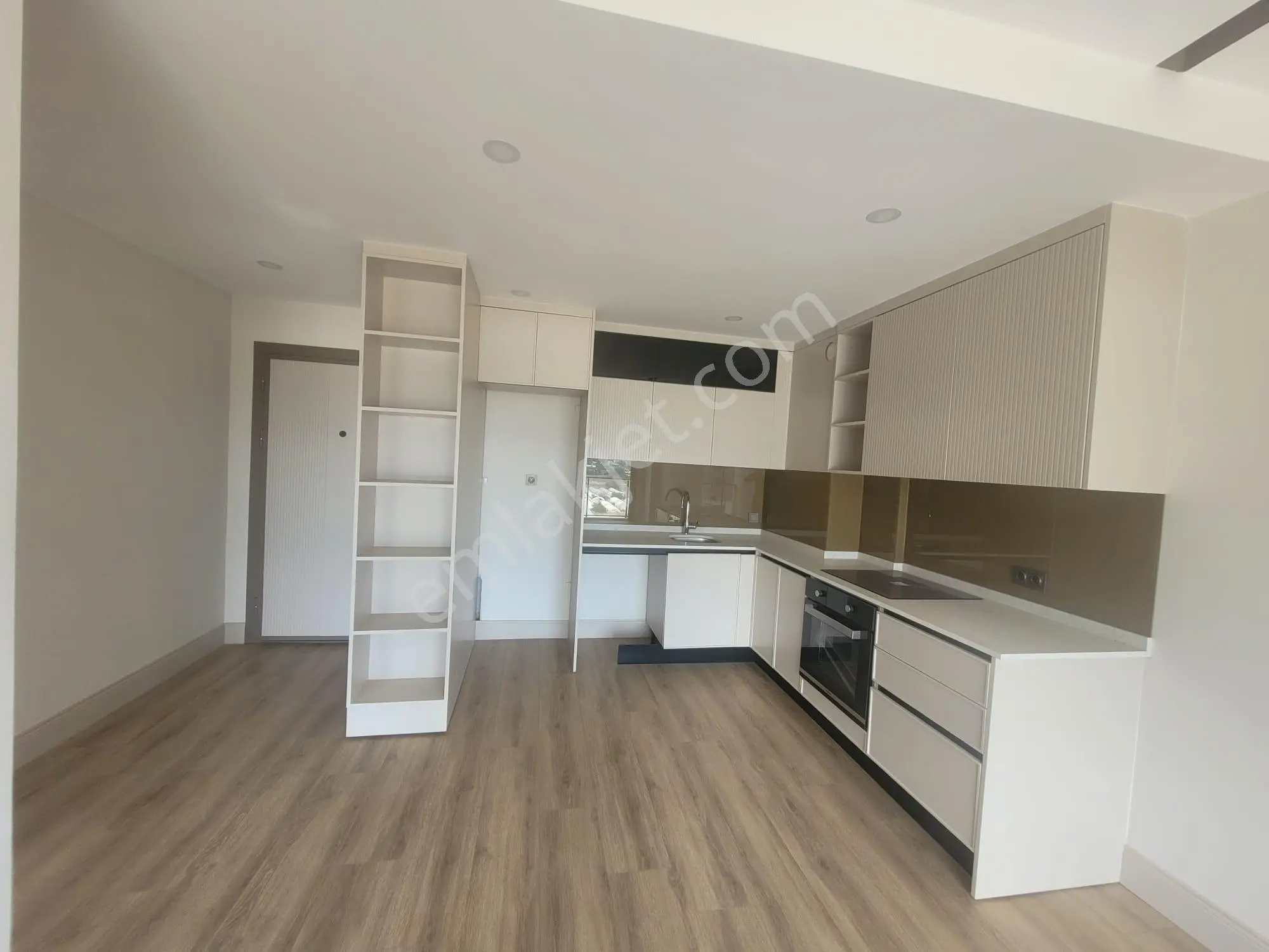 Altıntaş'ta Havuzlu Site De Kapalı Otoparklı 1+1 Kiralık - Görsel 4