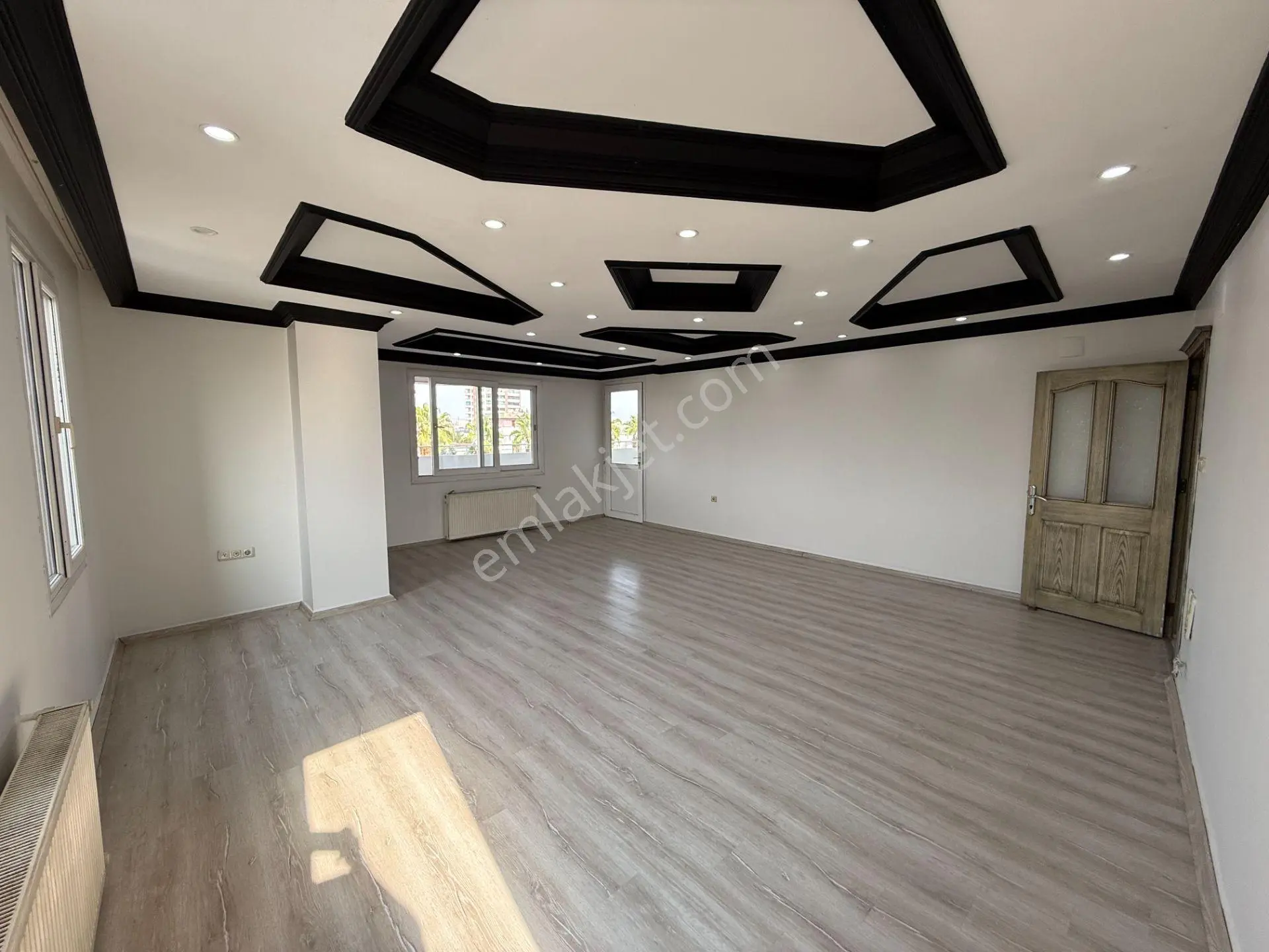Yüreğir'de Nehir Manzaralı 4+1 275 M2 Her Kat Tek Dair Geniş Kiralık Daire - Görsel 2