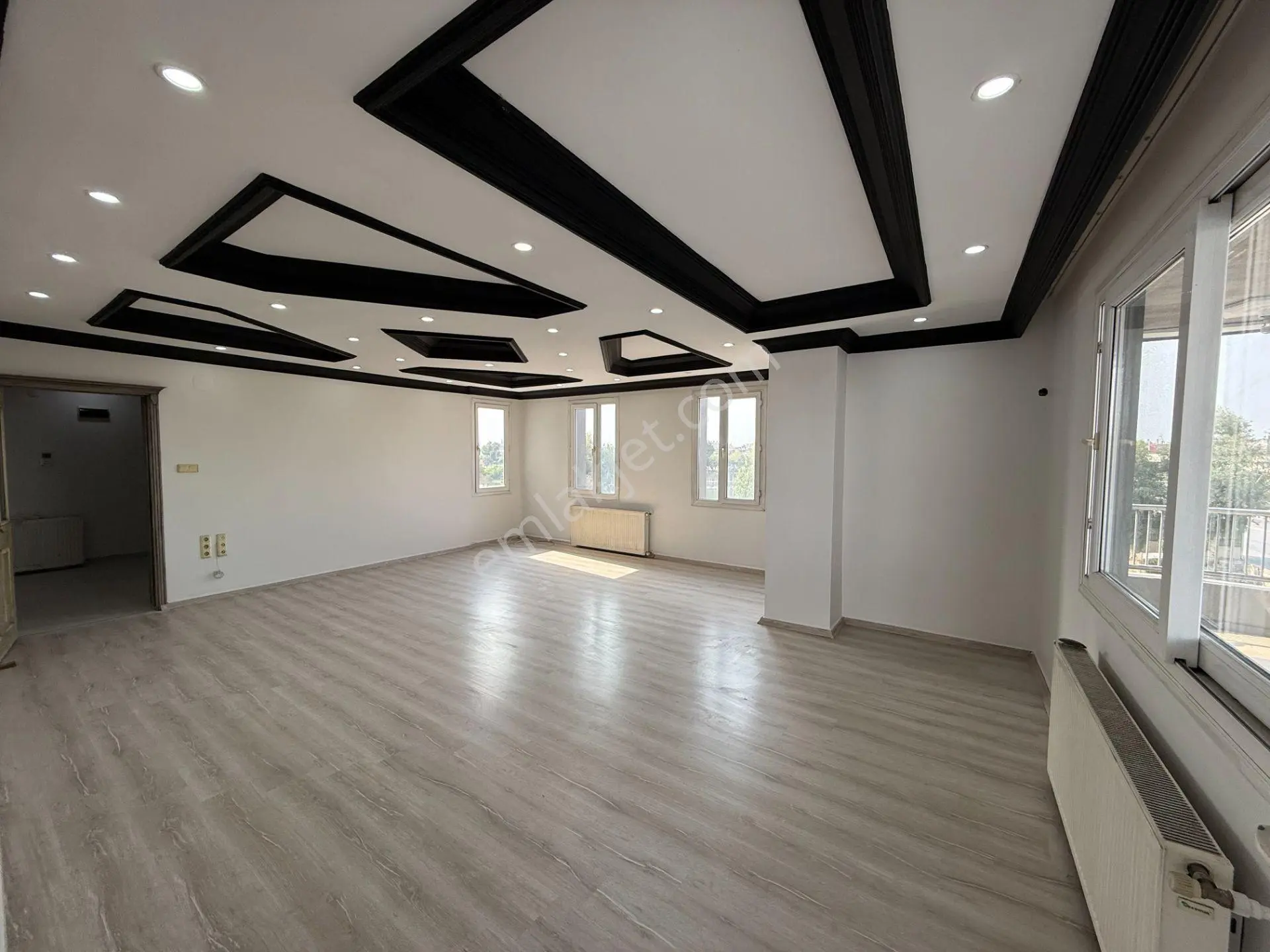 Yüreğir'de Nehir Manzaralı 4+1 275 M2 Her Kat Tek Dair Geniş Kiralık Daire - Görsel 3