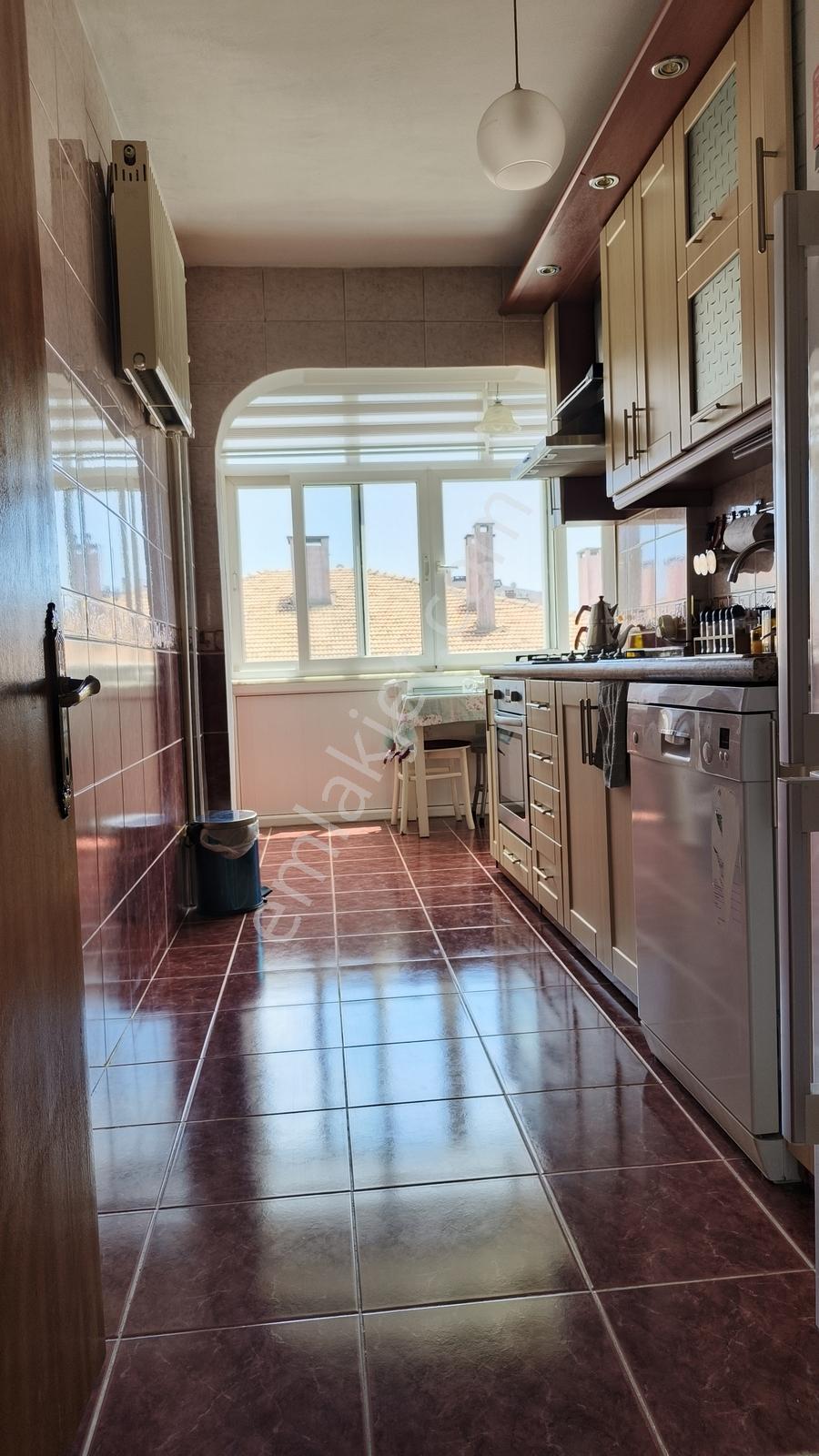 Cumhuriyette Site İçinde Geniş 130 M2 Ferah Önü Açık 4 Kat Daire - Görsel 7