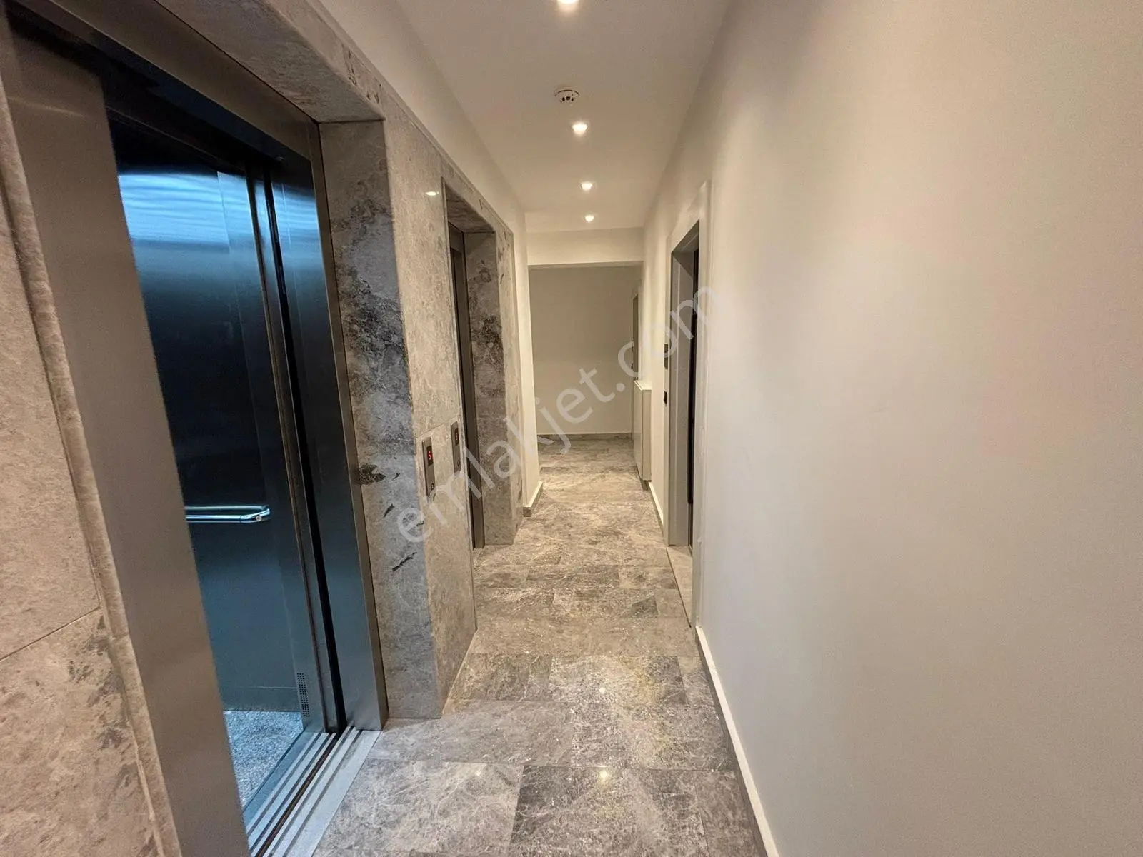Balat Özgel Ada Sapphıre Kiralık Eşyasız 1+1 Arakat Daire - Görsel 4