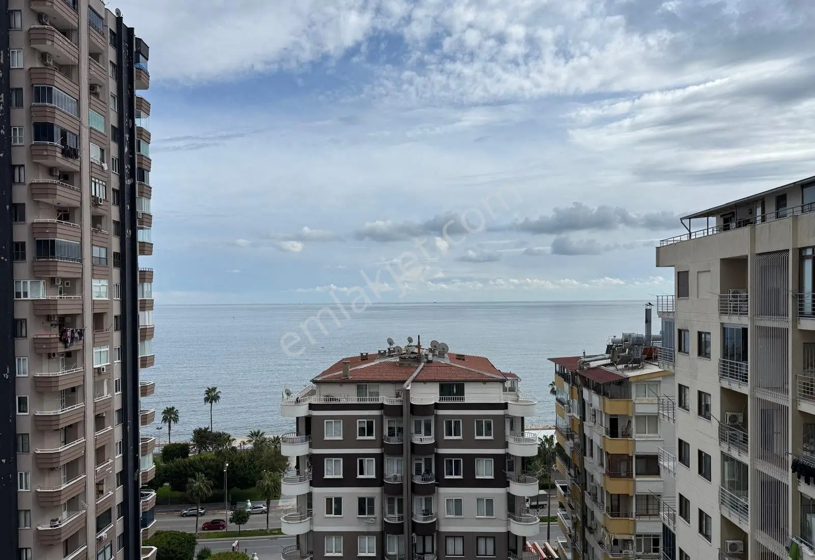 Mezitli A. Menderes Blv. Deniz Manzaralı Satılık 4+1 Daire