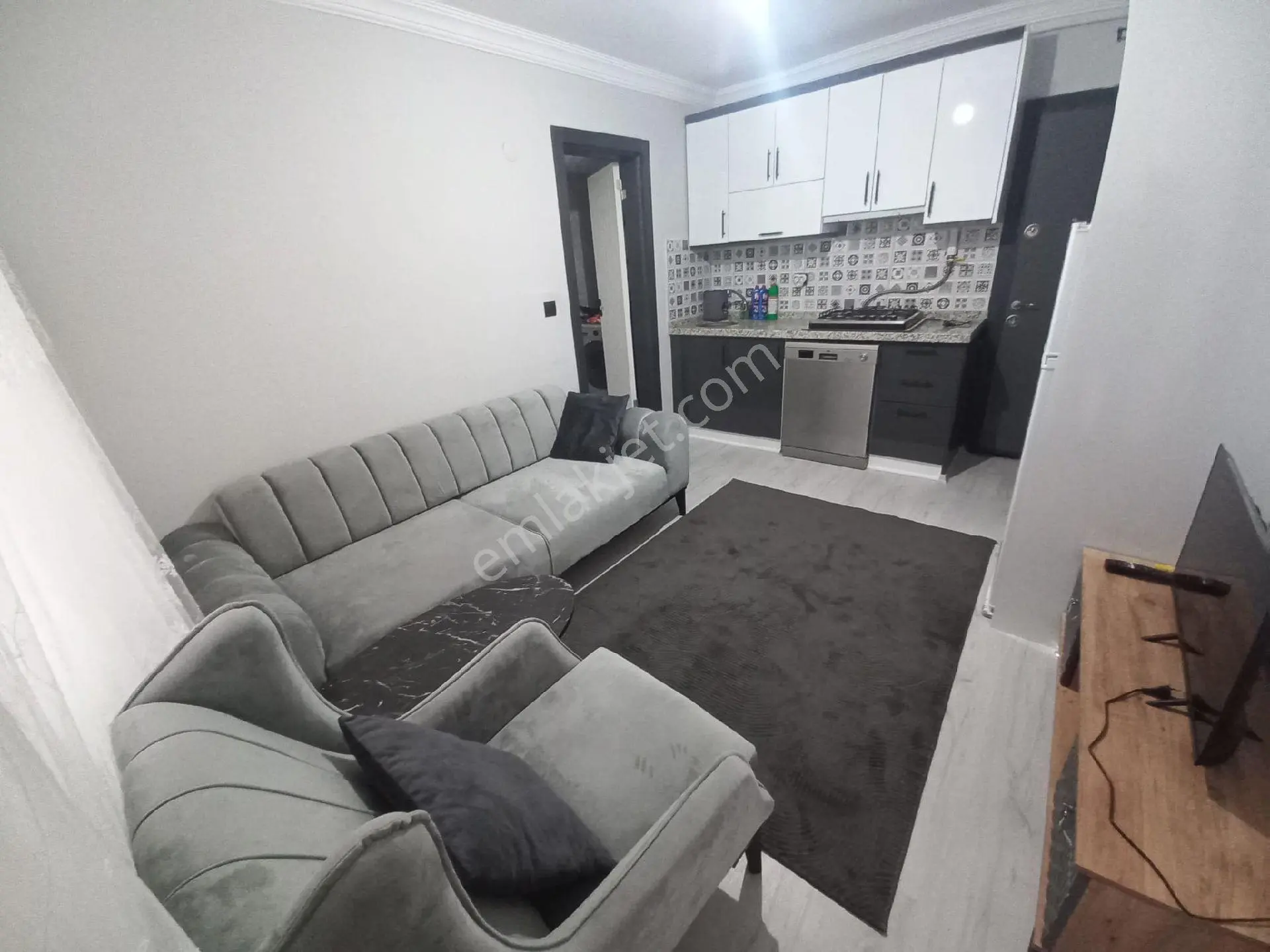 Bergama Fatih Mah Doğalgazlı Cam Balkonlu Ful Eşyalı Kiralık 1+1 Daire - Görsel 3