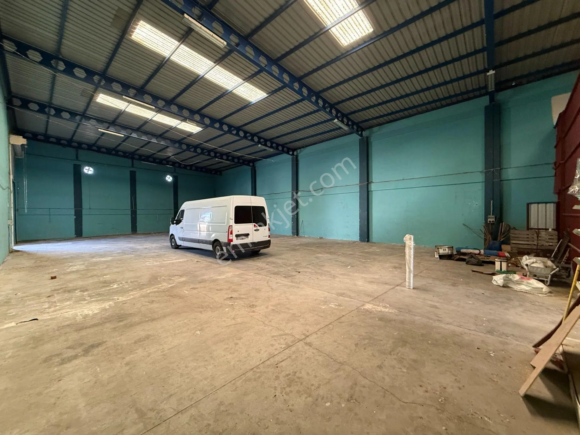 Karataş Bulvarında 750 M2 Kapalı Alan/250 M2 Açık Alanlı Kiralık İşyeri