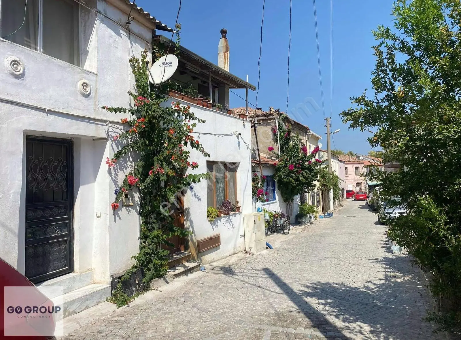 Sanat Sokağında 4+1 Bahçeli Taş Ev