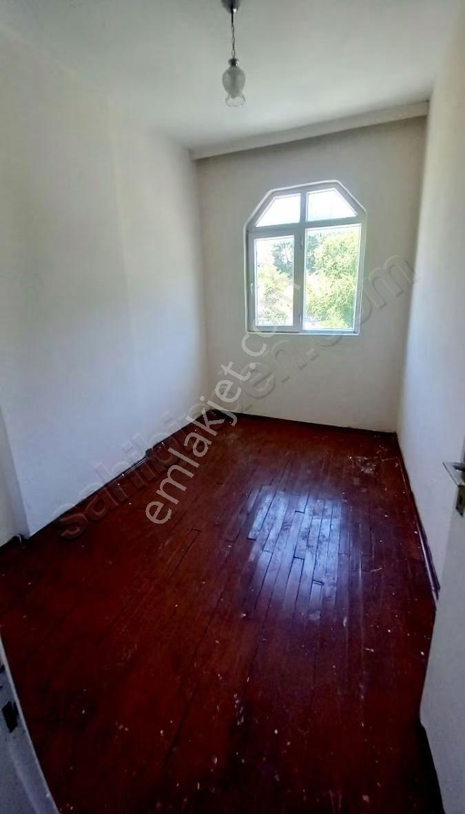82 Salı Pazarı Caddesinde Köşebaşı Bina 2+1 Acil Satılık - Görsel 15