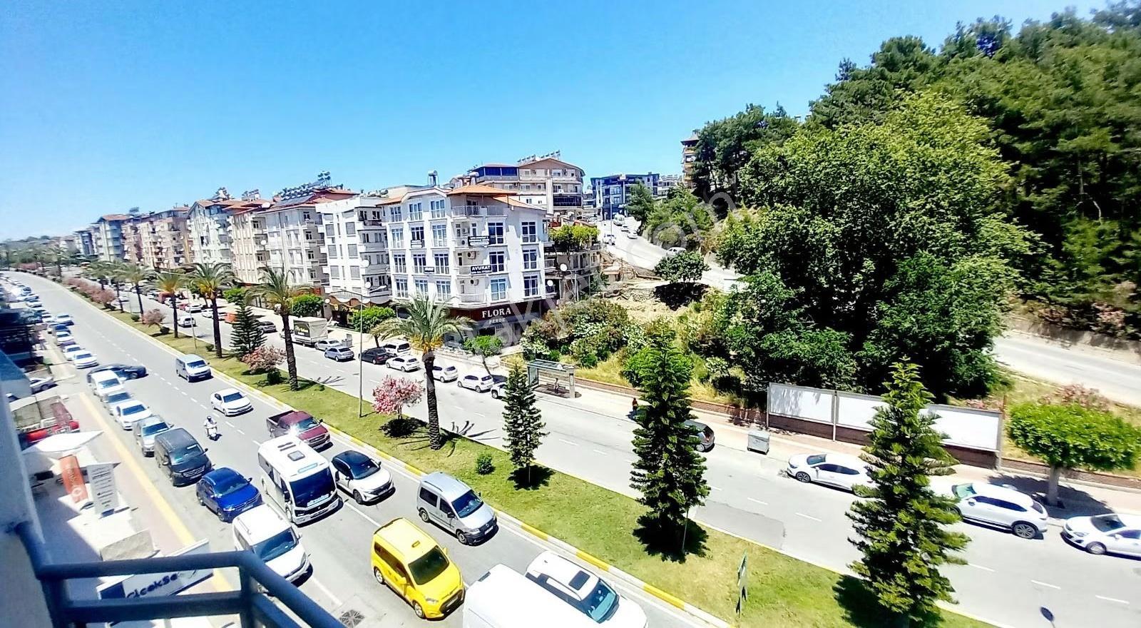 82 Salı Pazarı Caddesinde Köşebaşı Bina 2+1 Acil Satılık - Görsel 11