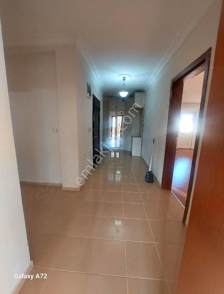 Sarılar Merkezi Konumda Tek Daire Üzerine Kiralık 4+1 Daire - Görsel 2