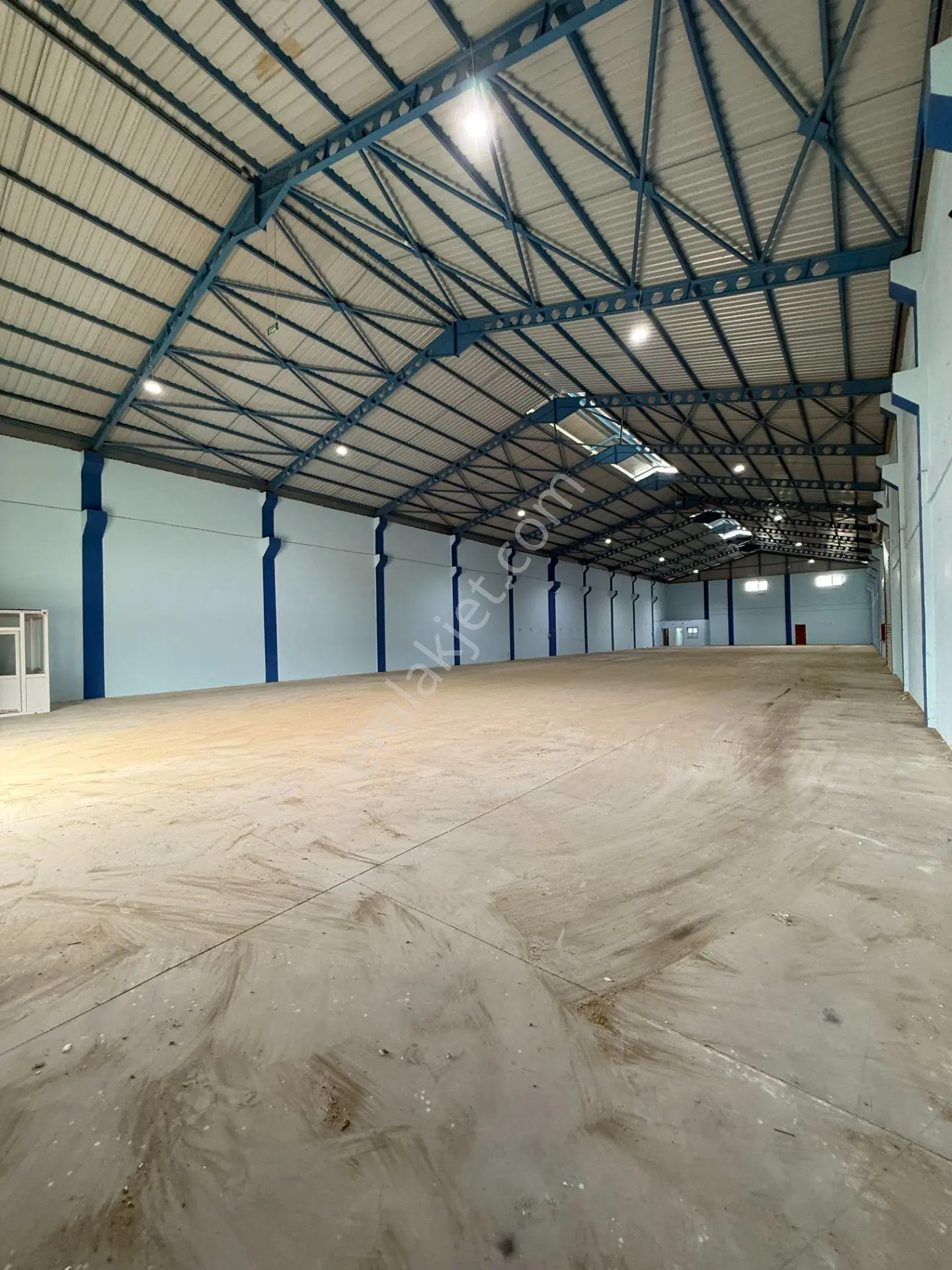 Karataş Caddesinde 1500 M2 Yüksek Tavanlı İşyeri/depo - Görsel 5