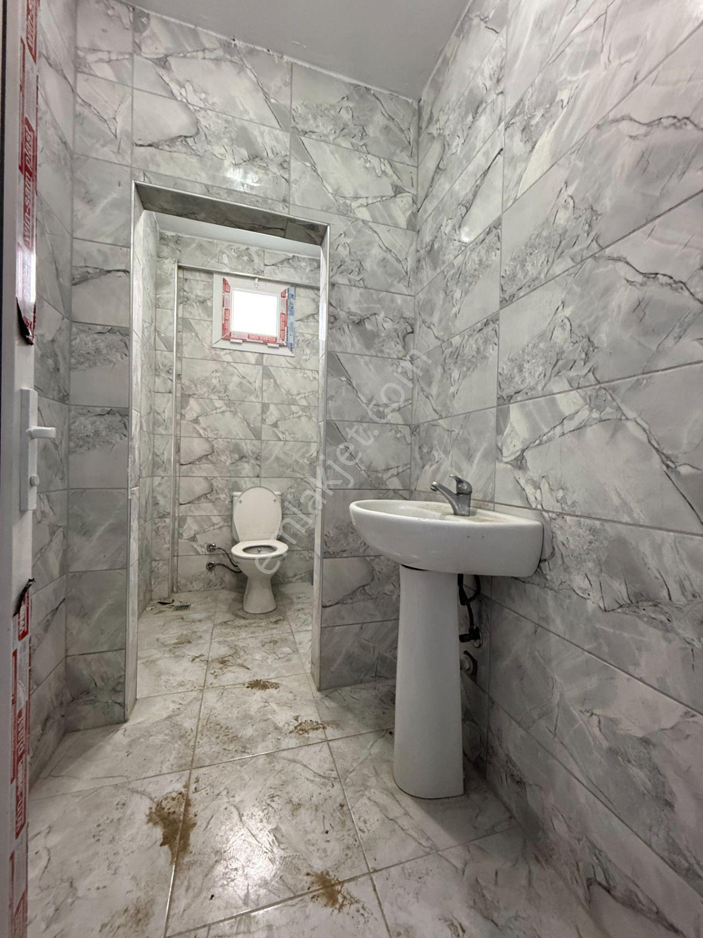 Karataş Caddesinde 1500 M2 Yüksek Tavanlı İşyeri/depo - Görsel 12