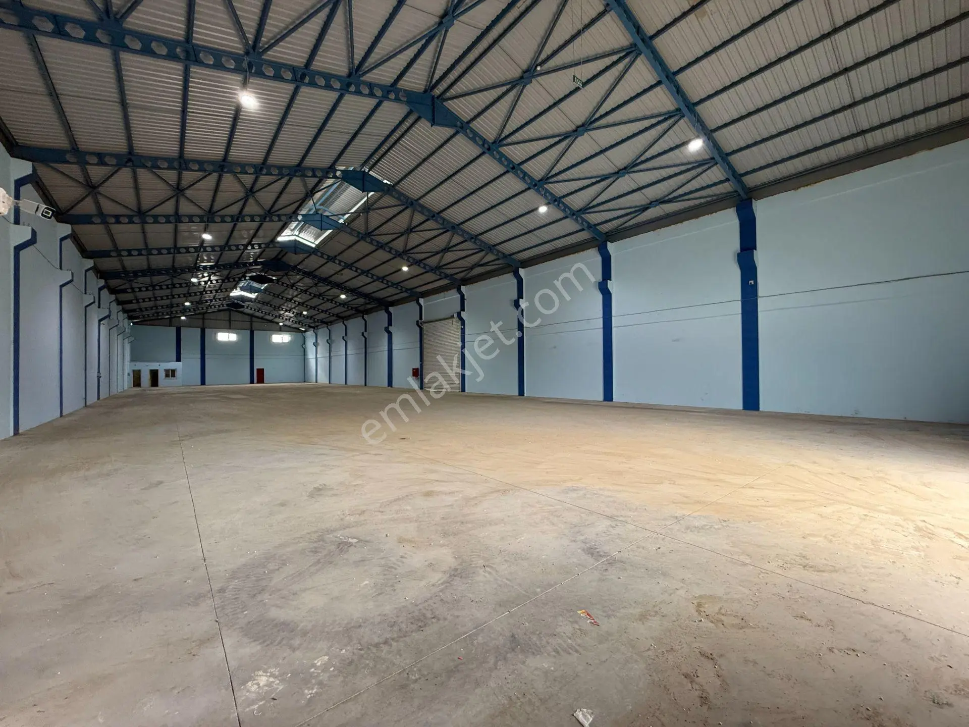 Karataş Caddesinde 1500 M2 Yüksek Tavanlı İşyeri/depo - Görsel 2