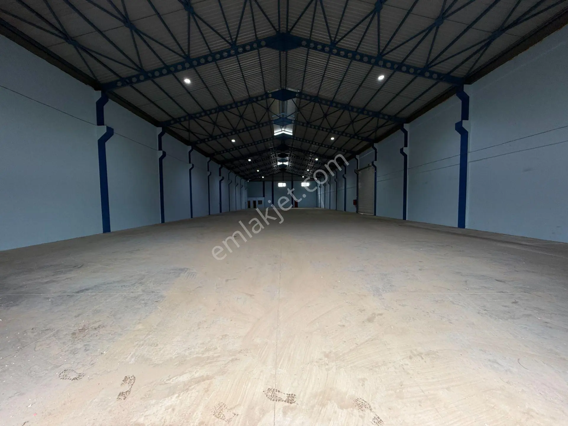 Karataş Caddesinde 1500 M2 Yüksek Tavanlı İşyeri/depo - Görsel 3