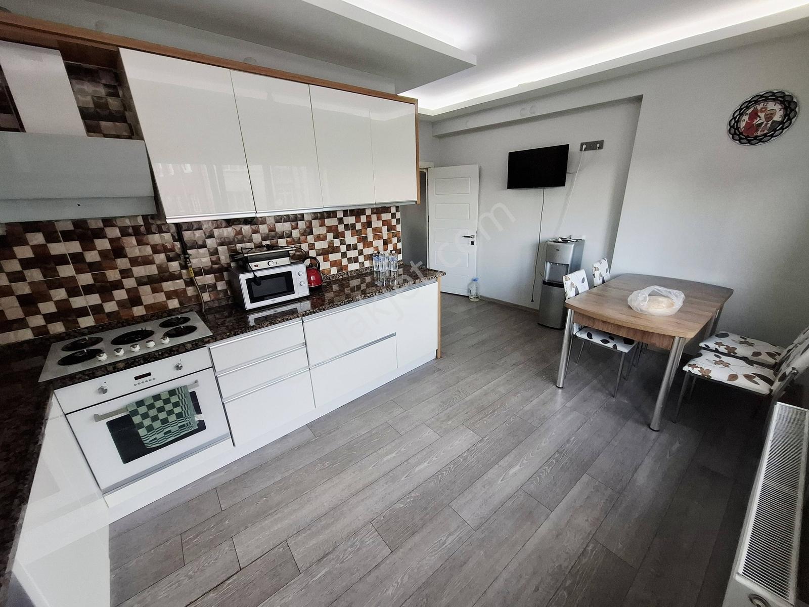 Poyraz Emlak'tan Emek Mah.ertaş Caddesi Üzerı 3+1 200m2 Daire - Görsel 5