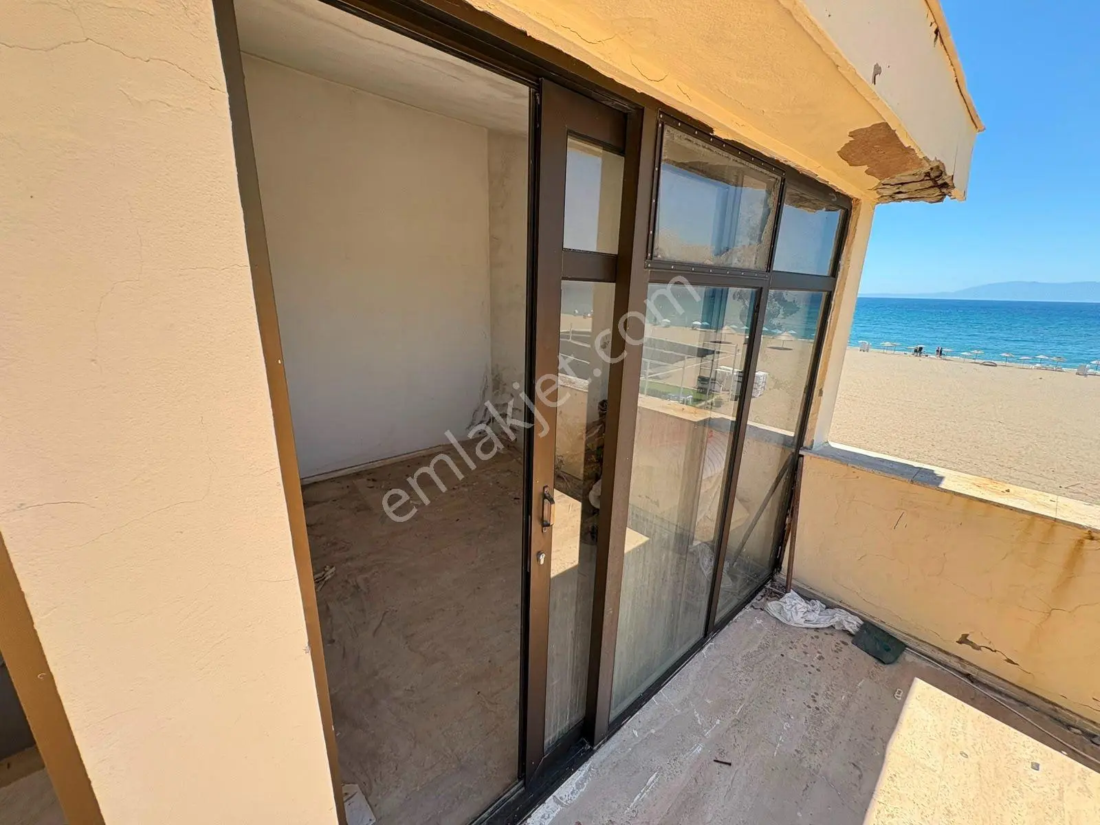 Rota Emlaktan Gümüldürde Denize Sıfır Full Deniz Manzaralı Villa - Görsel 11