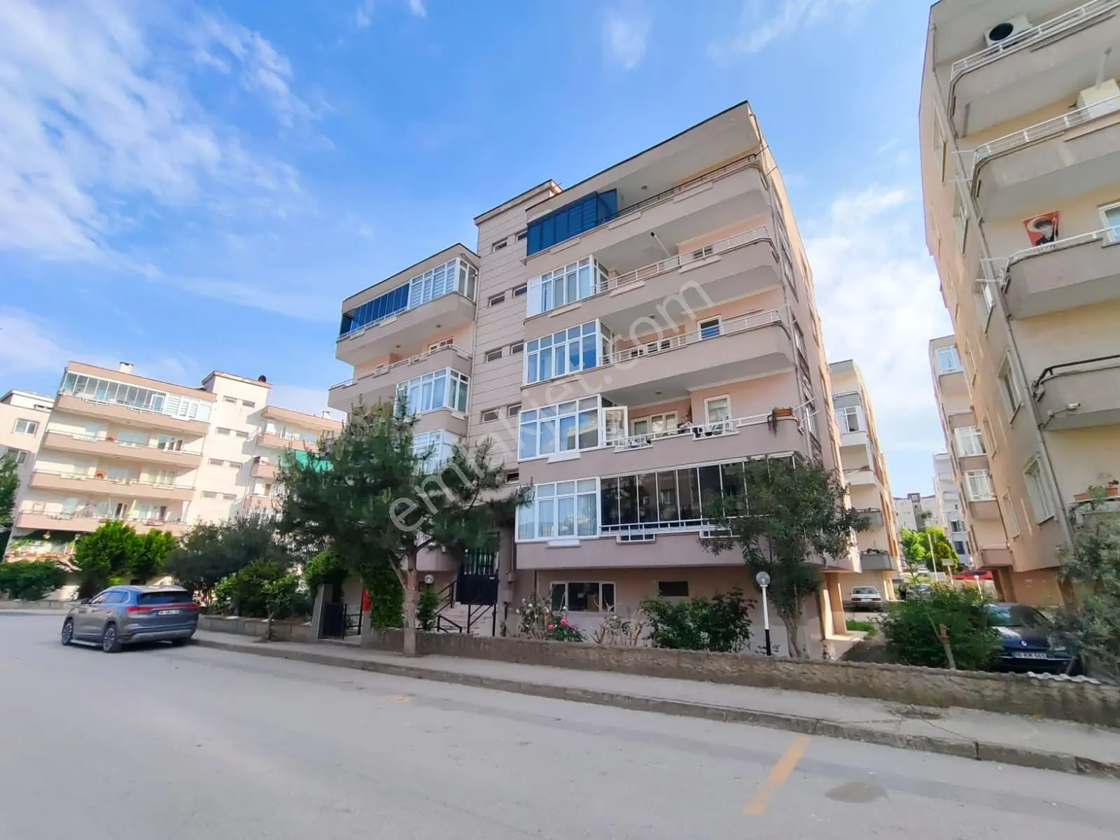 Güzelyalı Siteler Mah Satılık 3+1 Arakat Daire