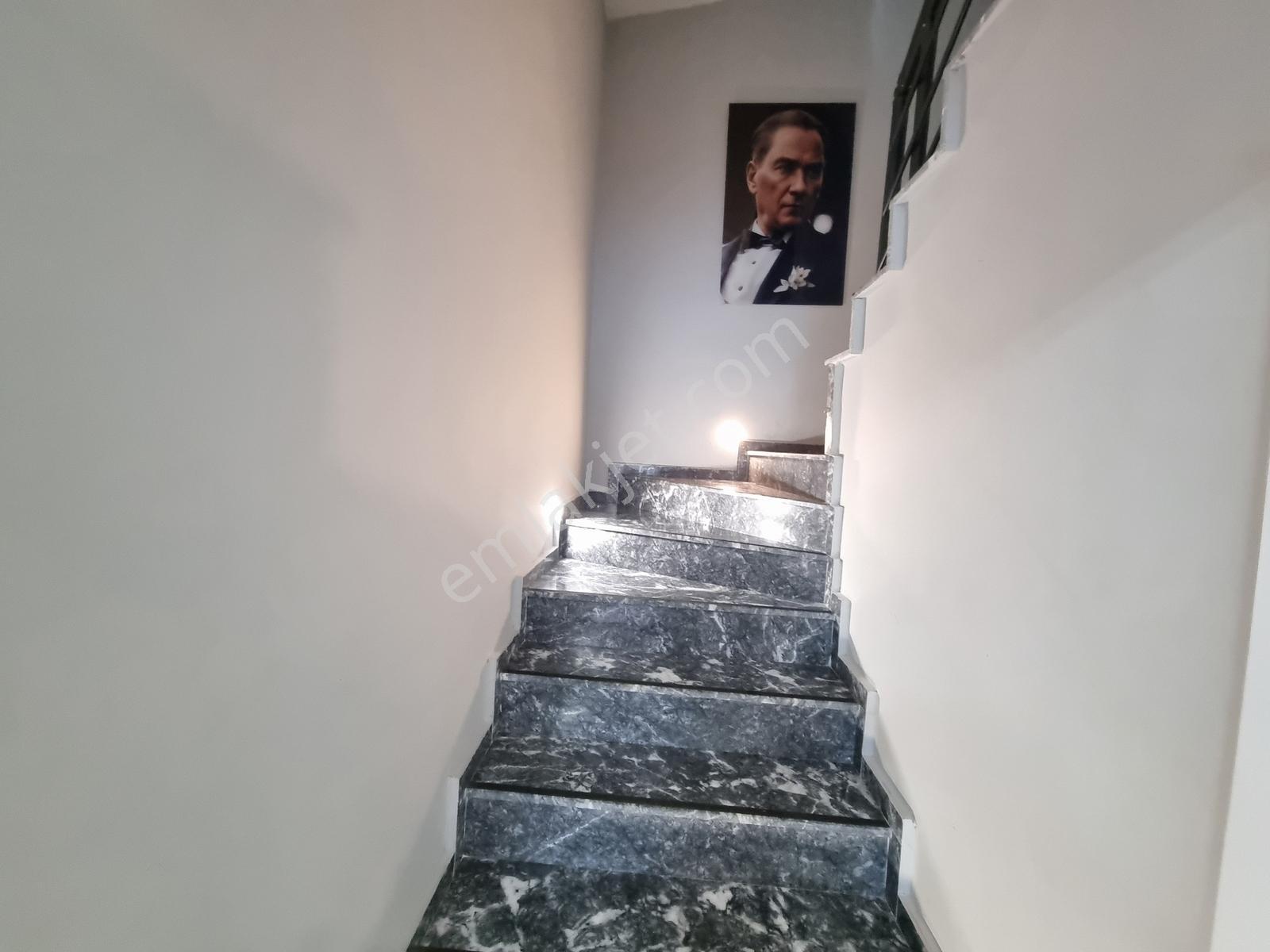 Havuzlu Sitede Müstakil Bahçeli Teraslı Verandalı Villa - Görsel 14