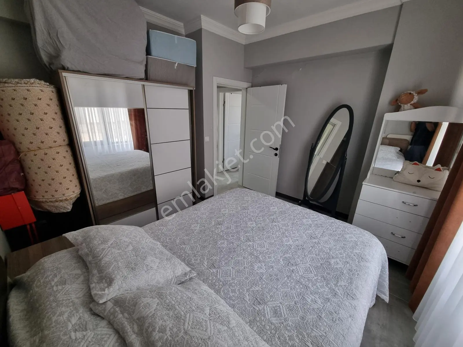 Havuzlu Sitede Müstakil Bahçeli Teraslı Verandalı Villa - Görsel 27