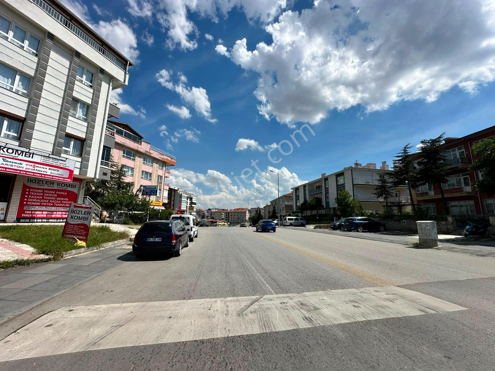 Uzman Emlak'dan Basın Cadde.üzeri 2.kat Konumunda Yüksek Giriş Eşyalı 3+1 Daire - Görsel 21