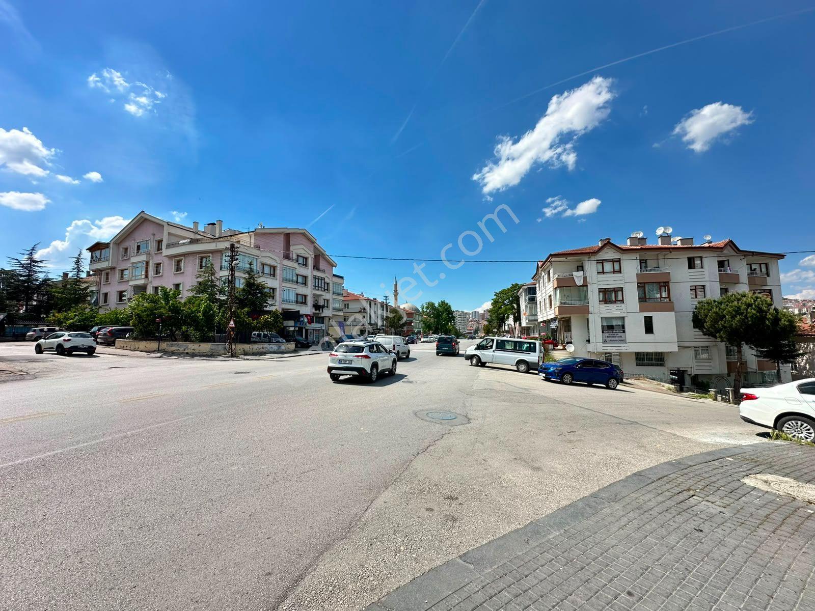 Uzman Emlak'dan Basın Cadde.üzeri 2.kat Konumunda Yüksek Giriş Eşyalı 3+1 Daire - Görsel 20
