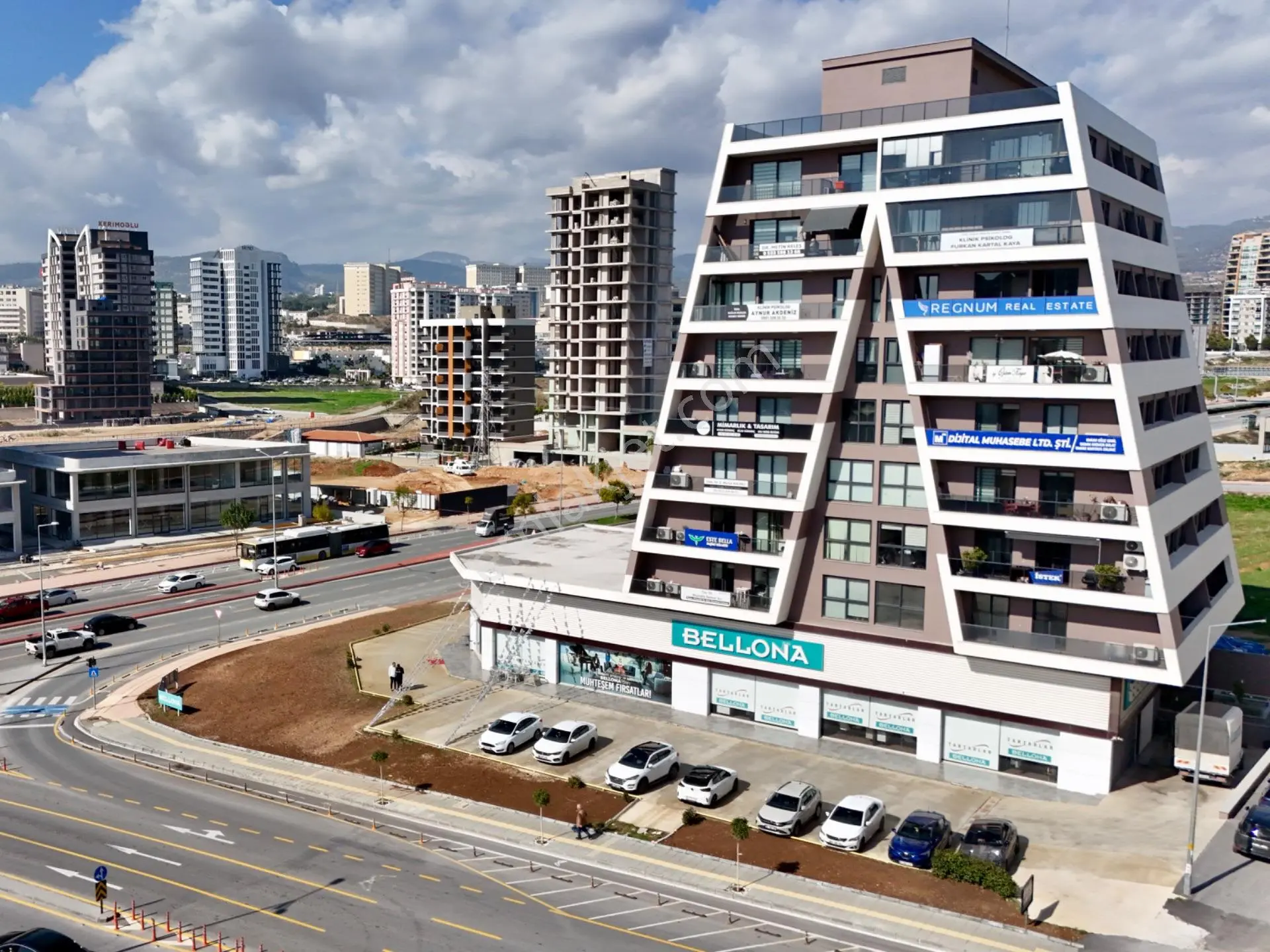 Ritim Ofis'te Kiralık Eşyalı Güney Köşe Ofis